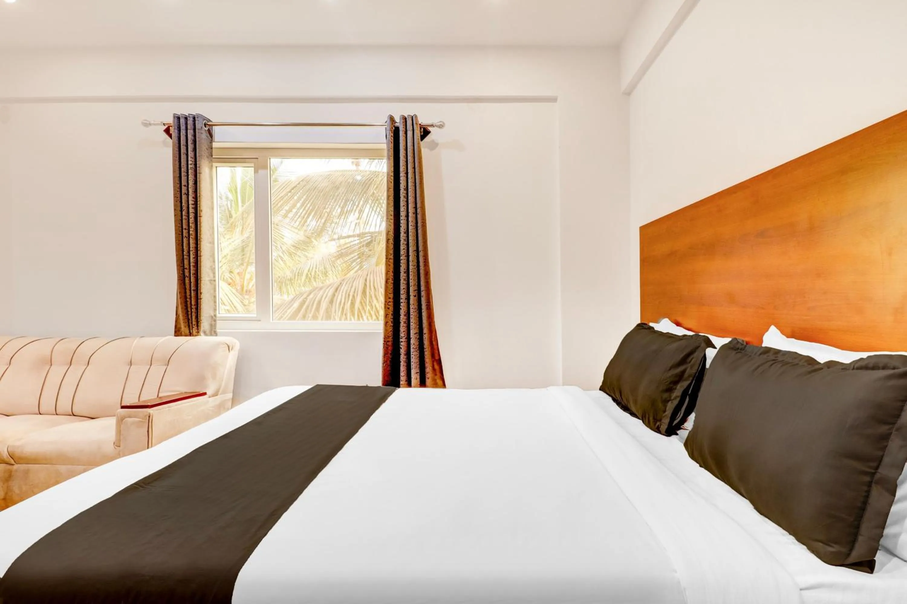 Bedroom, Bed in Collection O Airport Inn