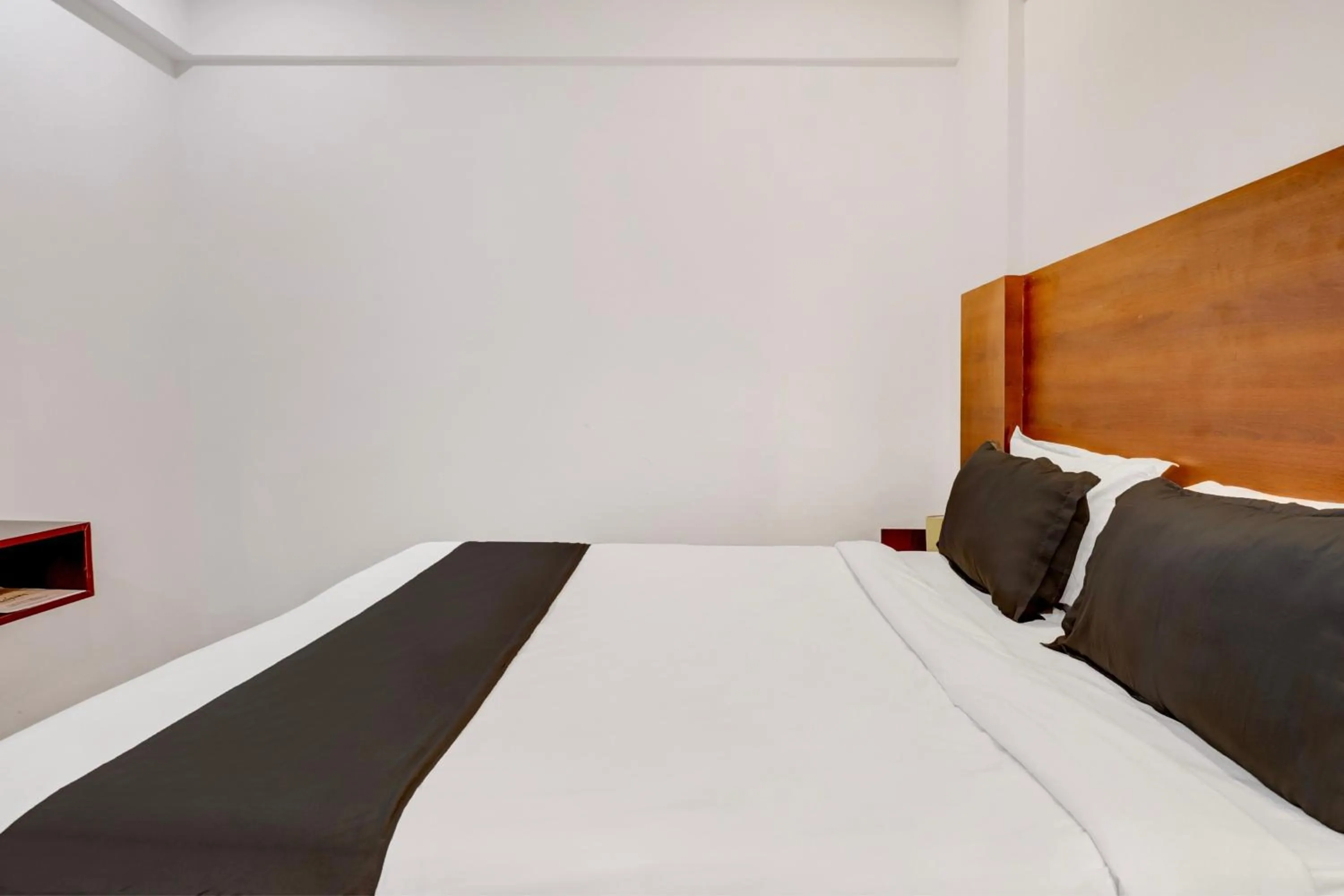 Bedroom, Bed in Collection O Airport Inn