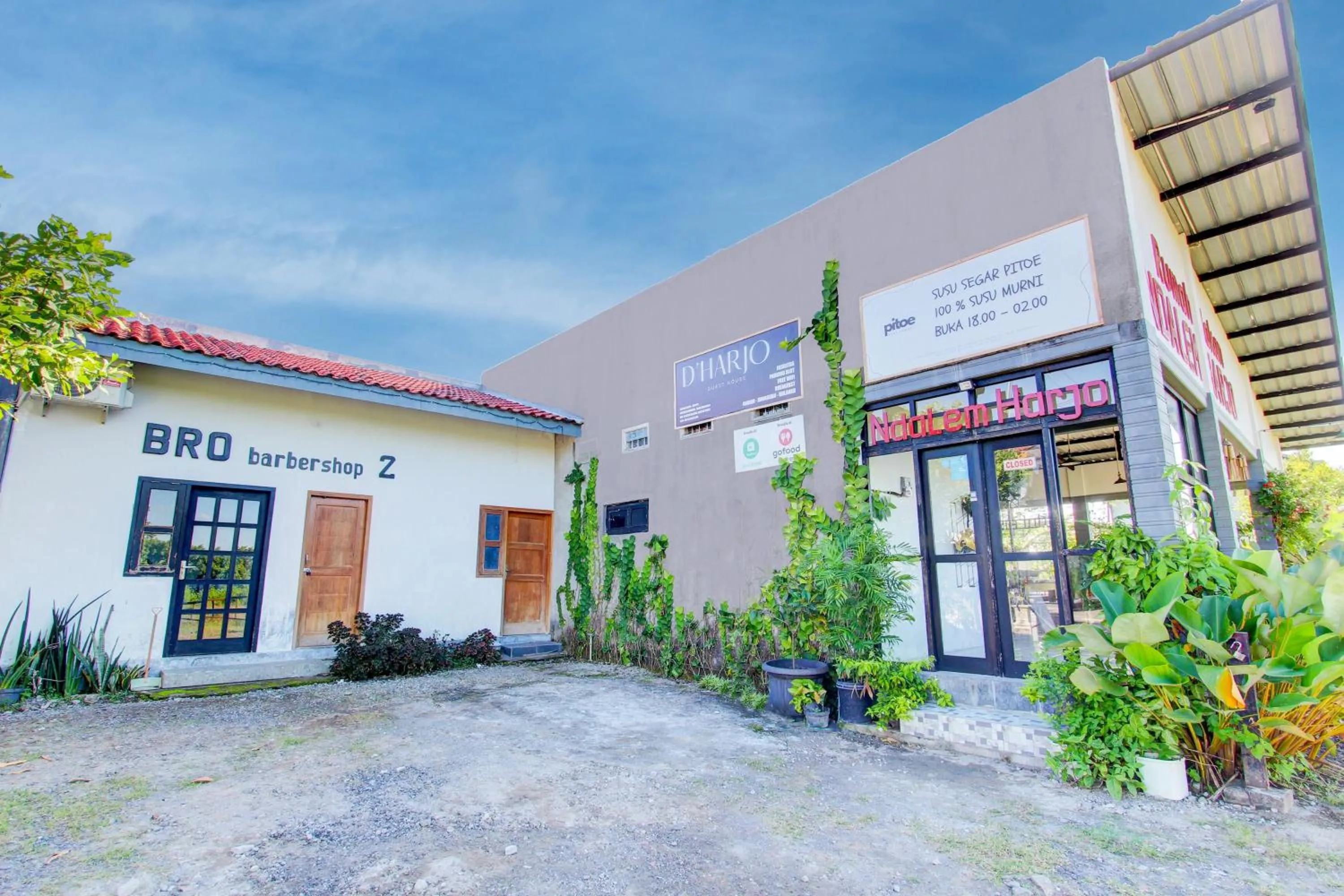Facade/entrance in Hotel O D'harjo Guesthouse