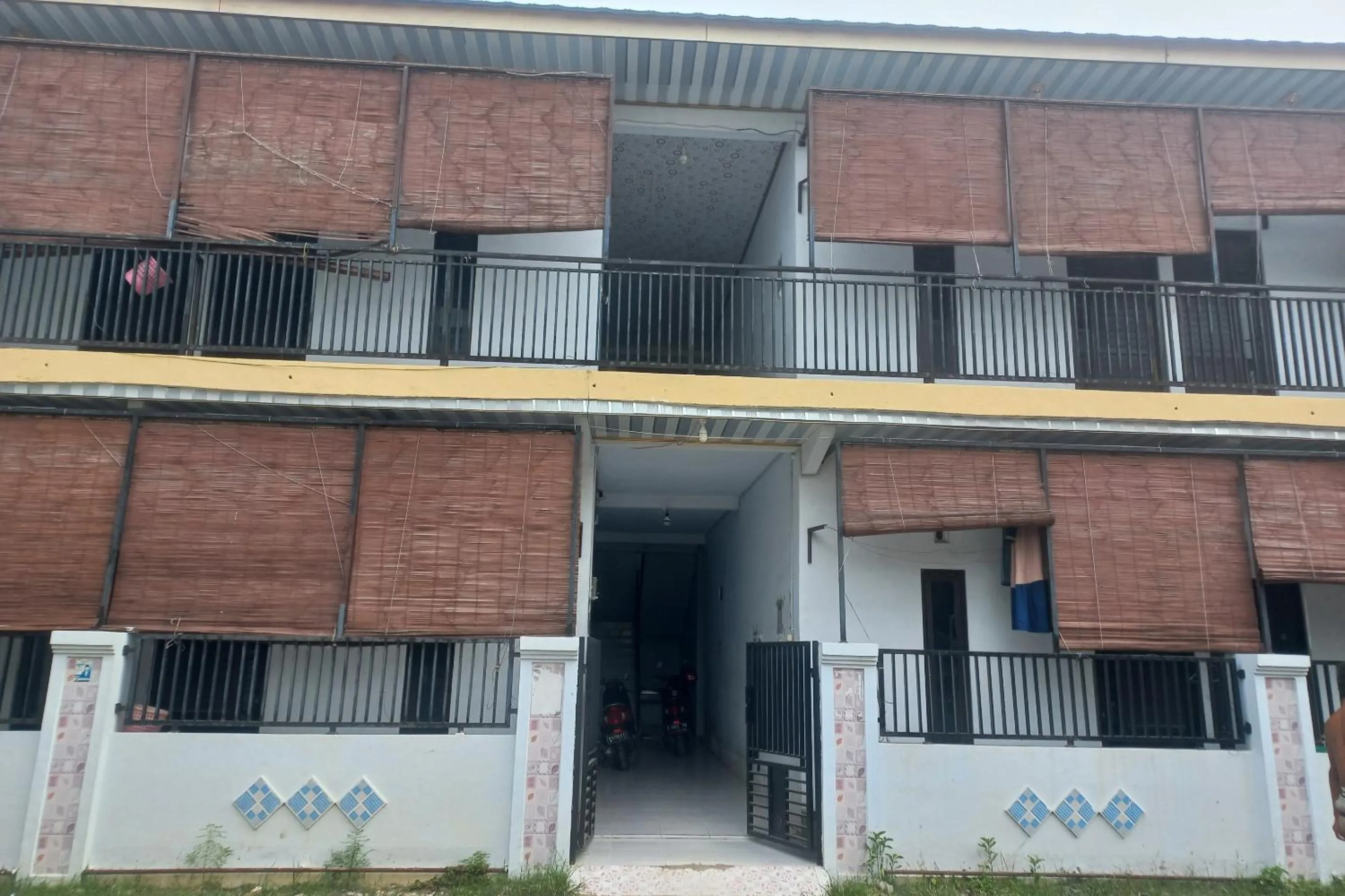 Facade/entrance in Hotel O Kost Zalfa Amalia Syariah