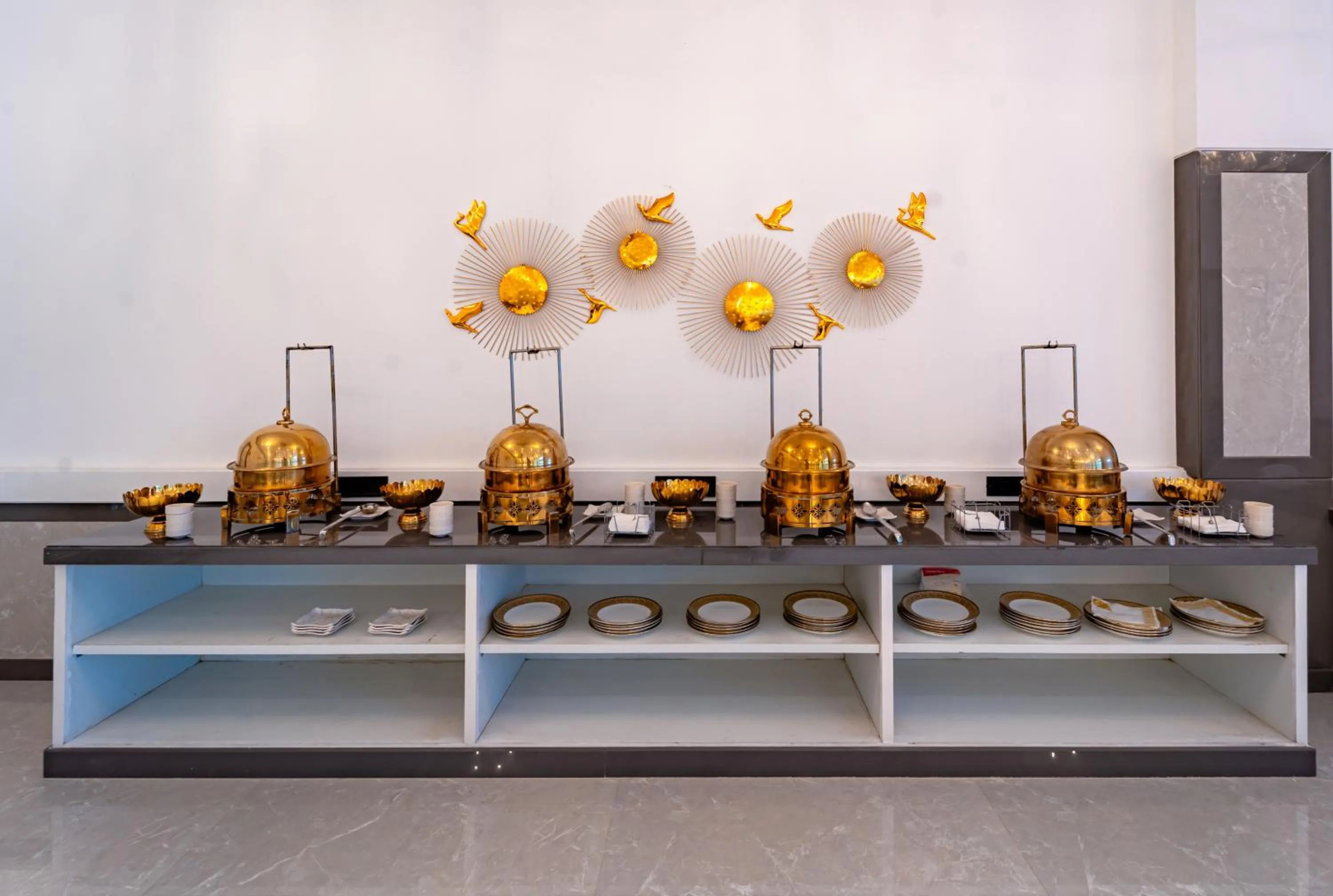 Restaurant/places to eat in Treebo Premium Omni Residency