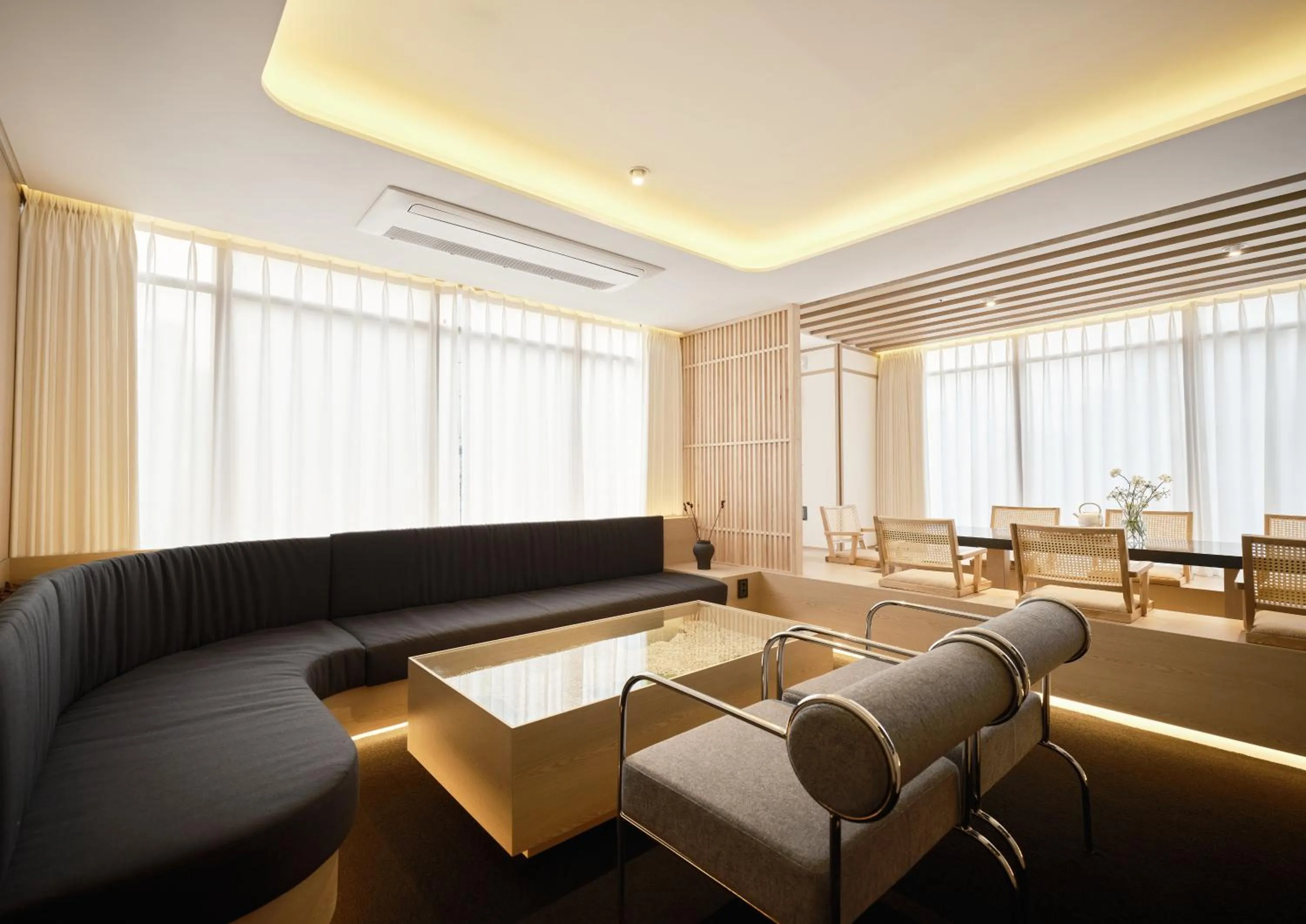 Living room in UH Suite Seoul Deoksugung