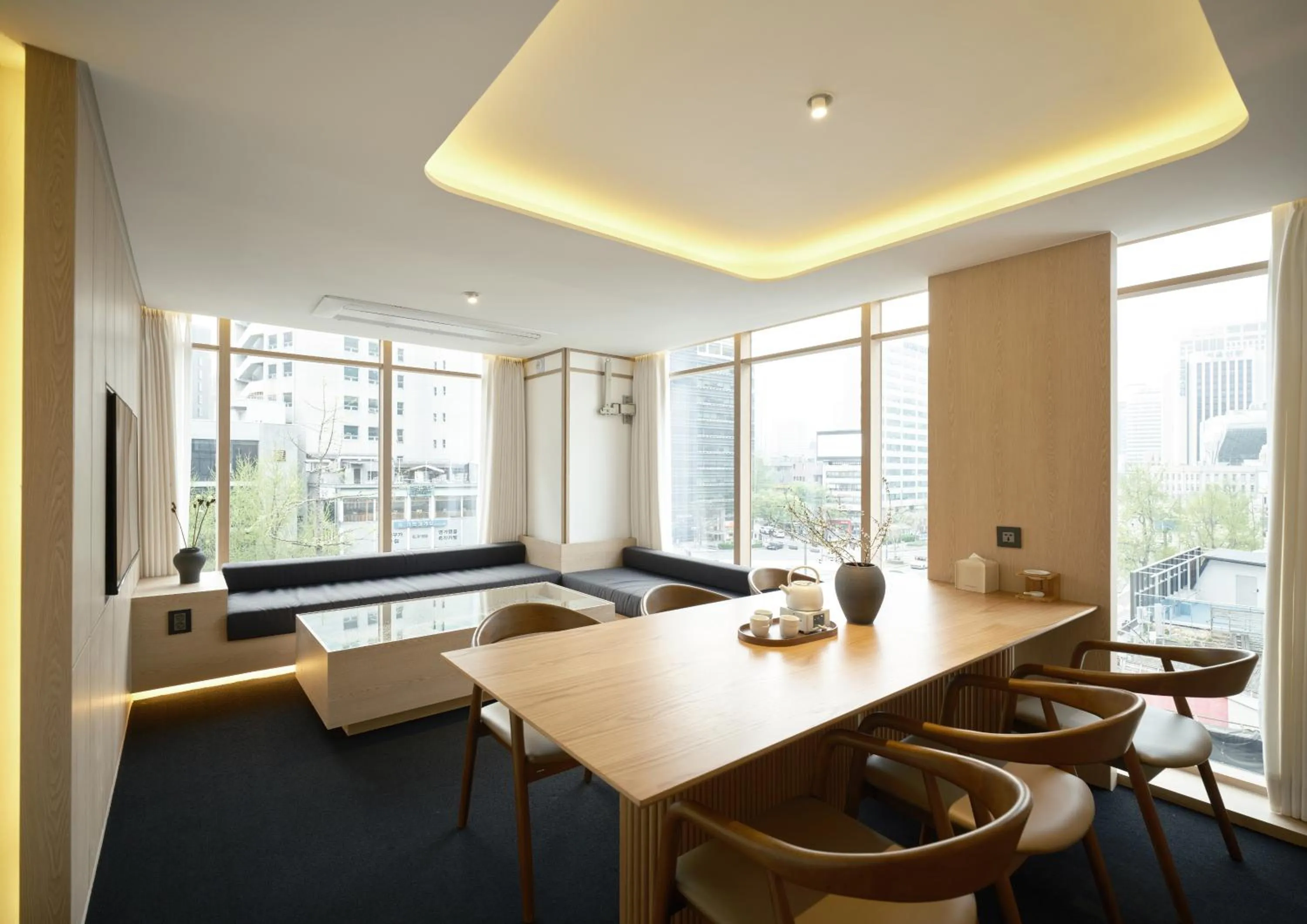 Living room in UH Suite Seoul Deoksugung