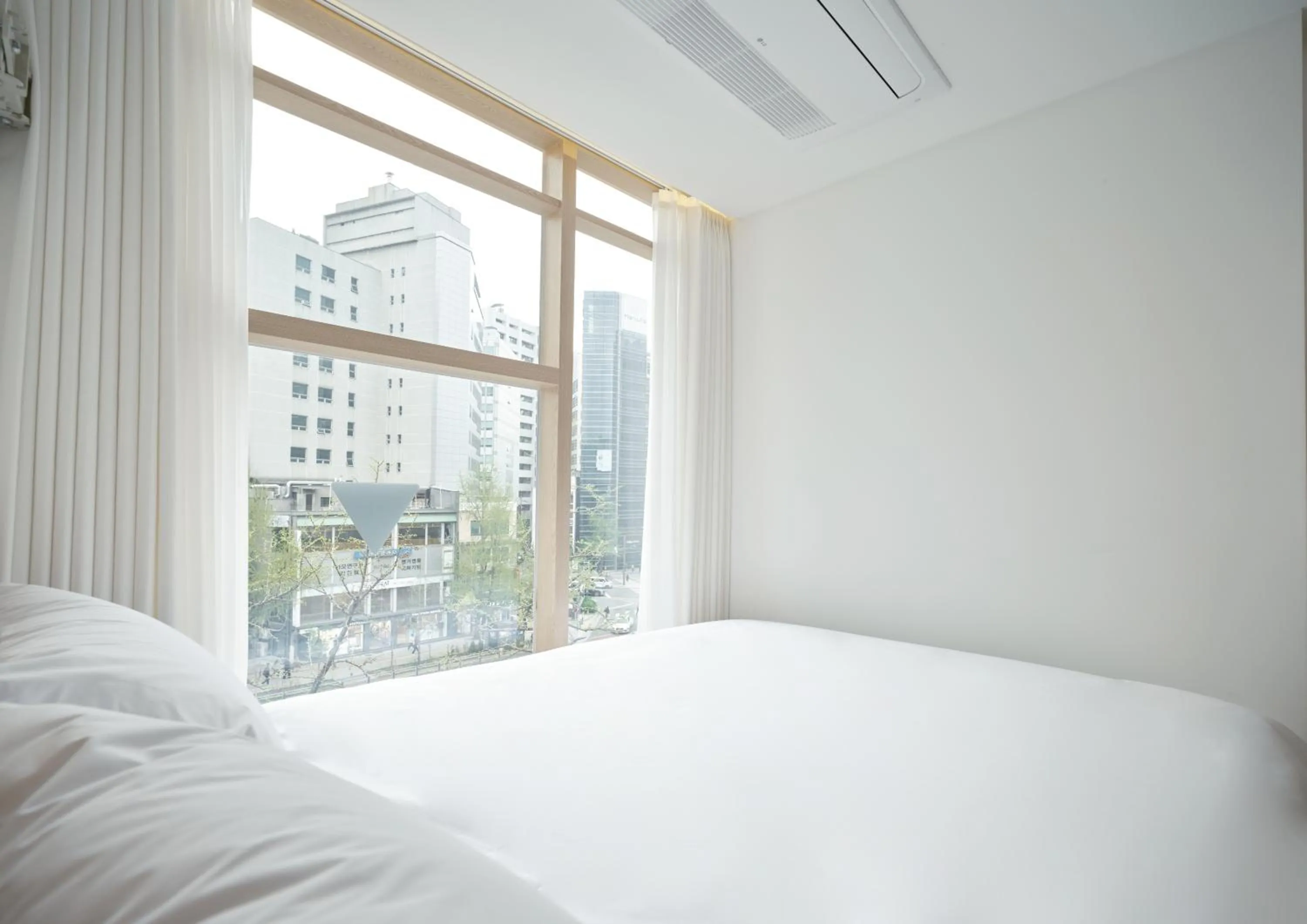 Bed in UH Suite Seoul Deoksugung