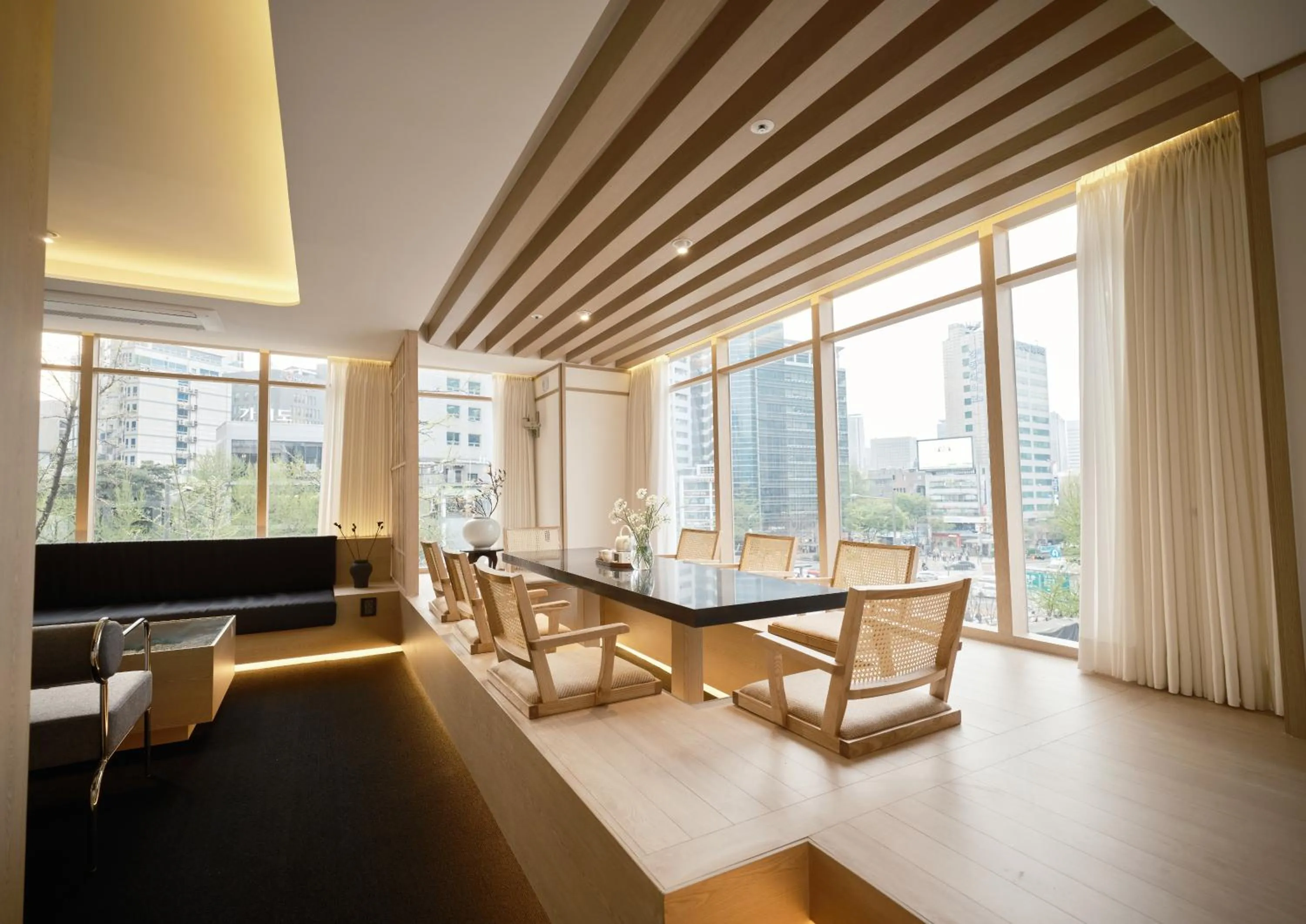 Living room in UH Suite Seoul Deoksugung