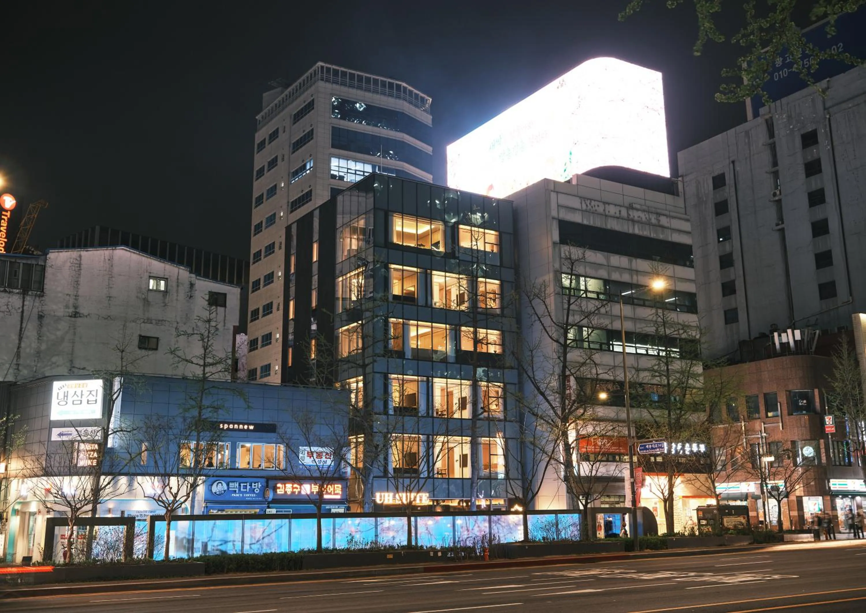 Property building in UH Suite Seoul Deoksugung