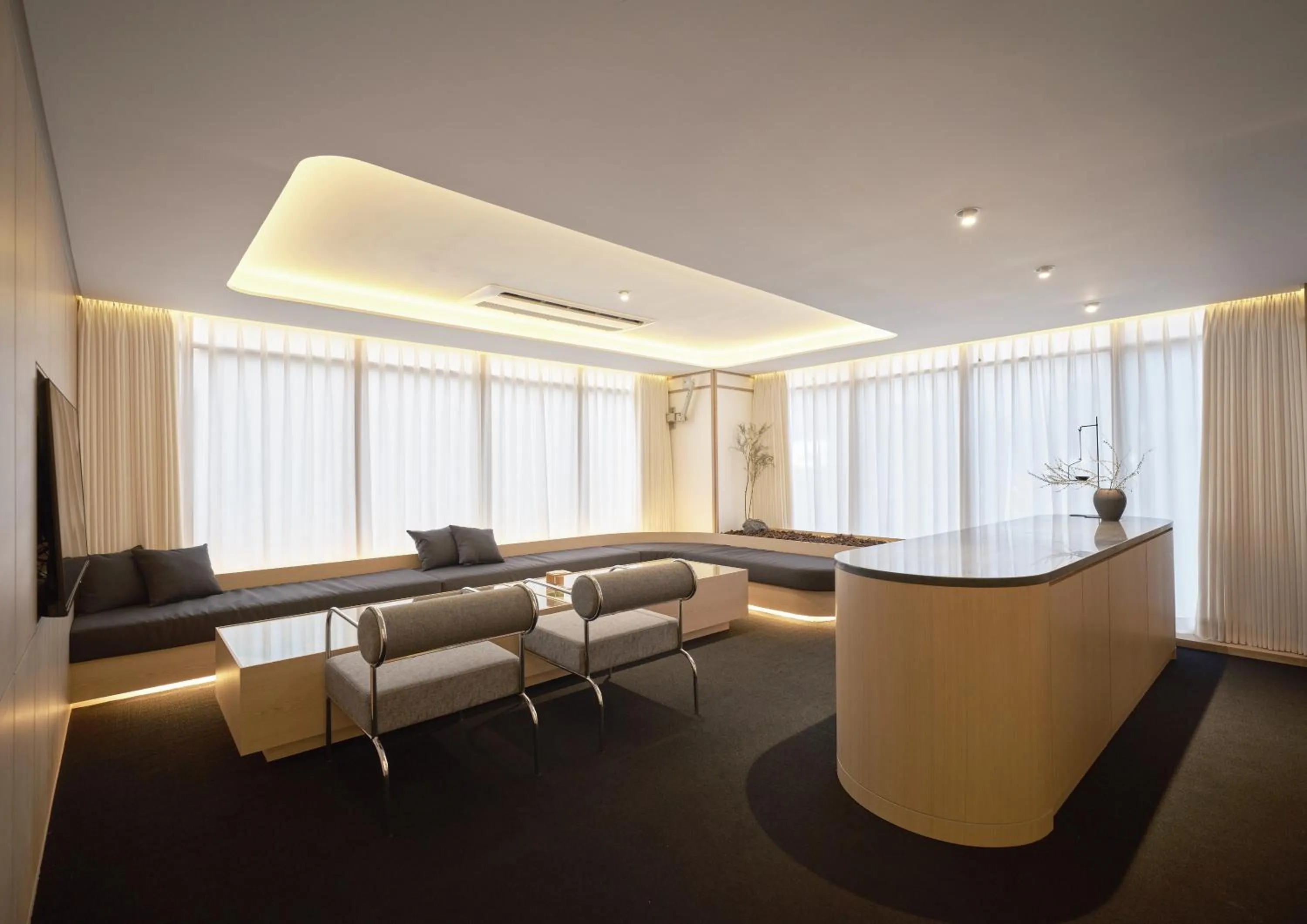 Living room in UH Suite Seoul Deoksugung