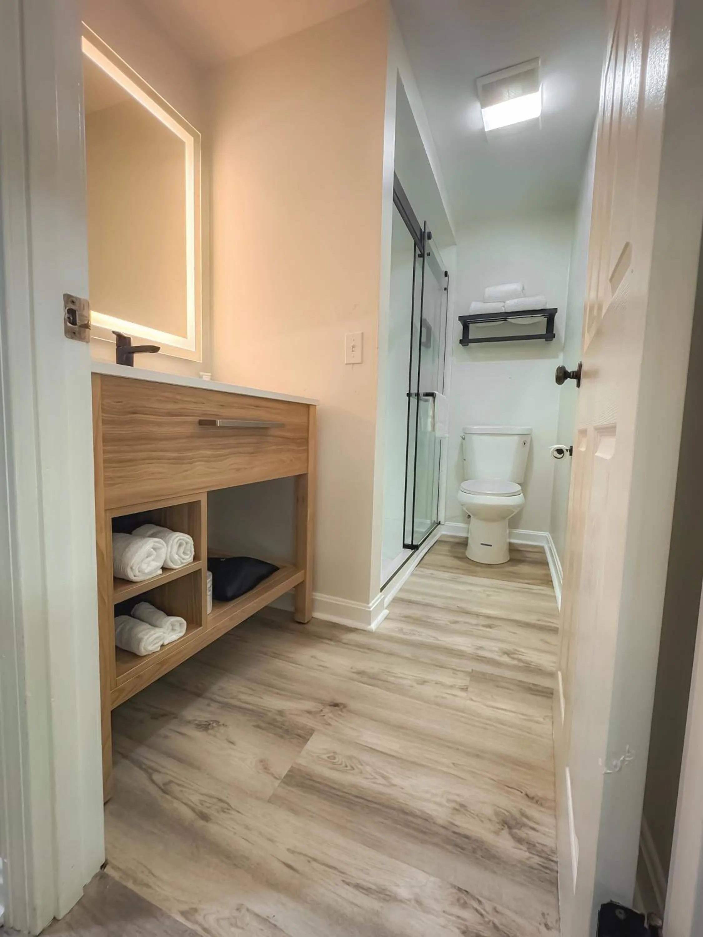 Bathroom in The Earl of Sandwich Motel