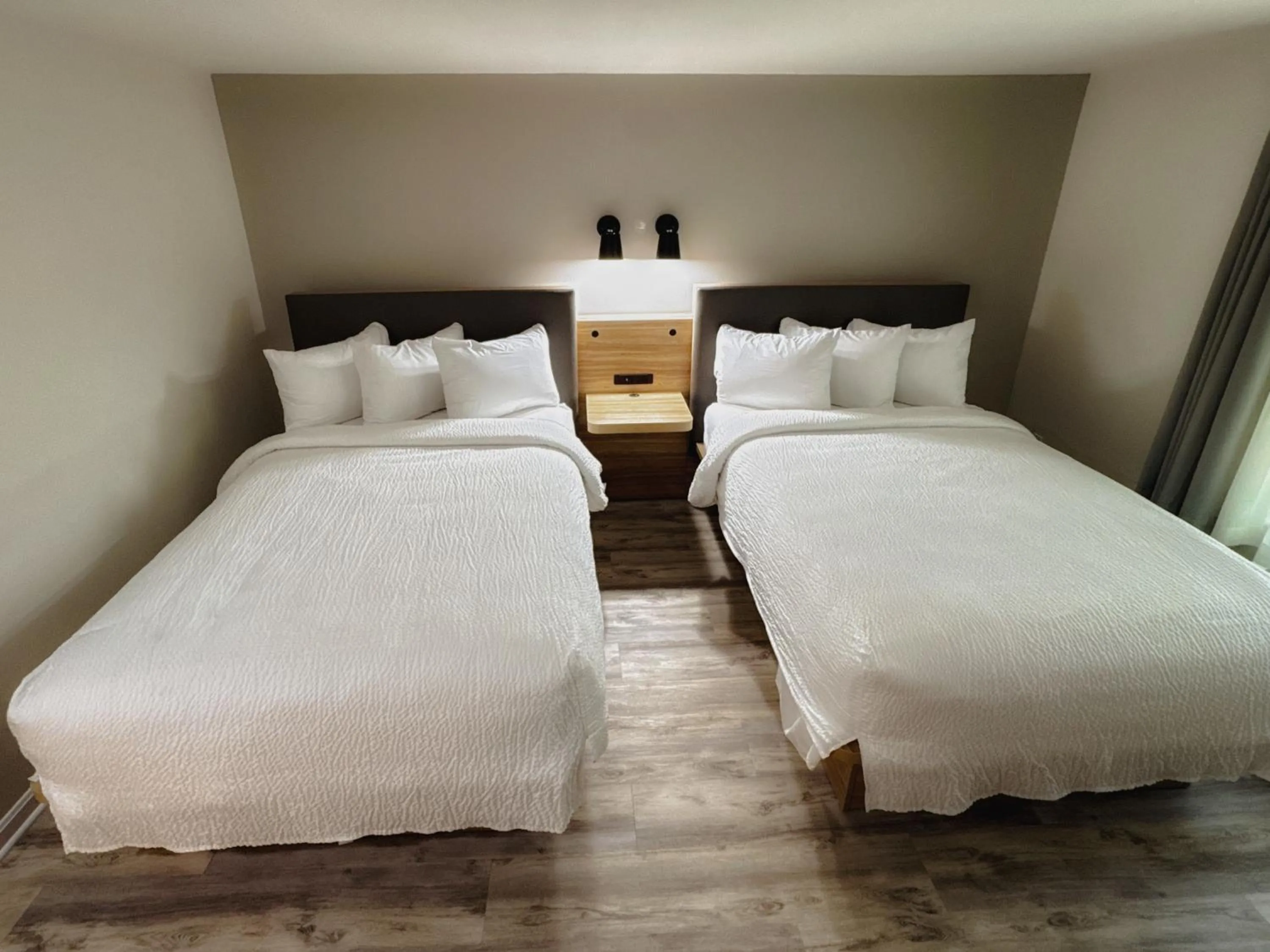 Bed in The Earl of Sandwich Motel