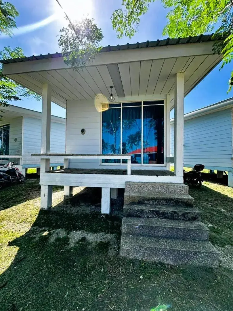 Garden view in Panglima Resort Bum Bum Island, Semporna Garden view in Panglima Resort Bum Bum Island, Semporna