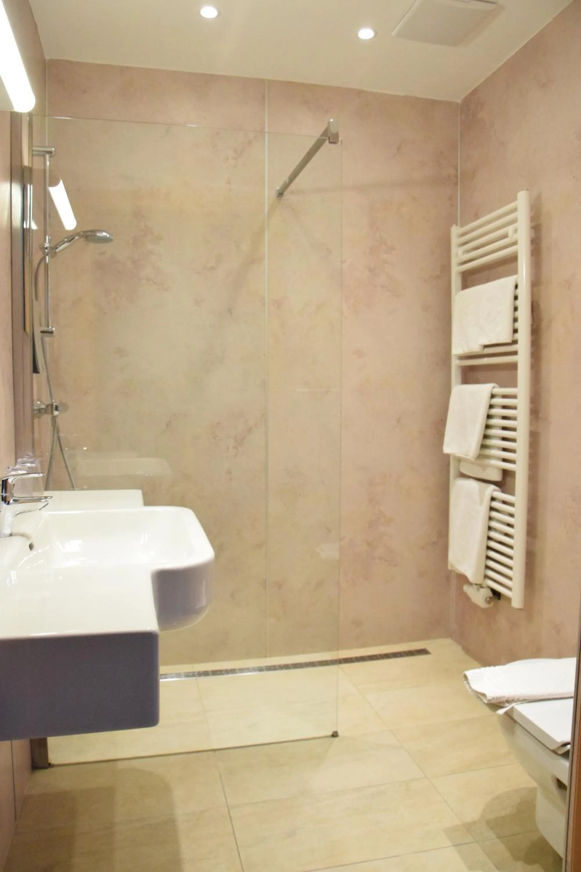 Shower in Appartmenthaus Rosenhof