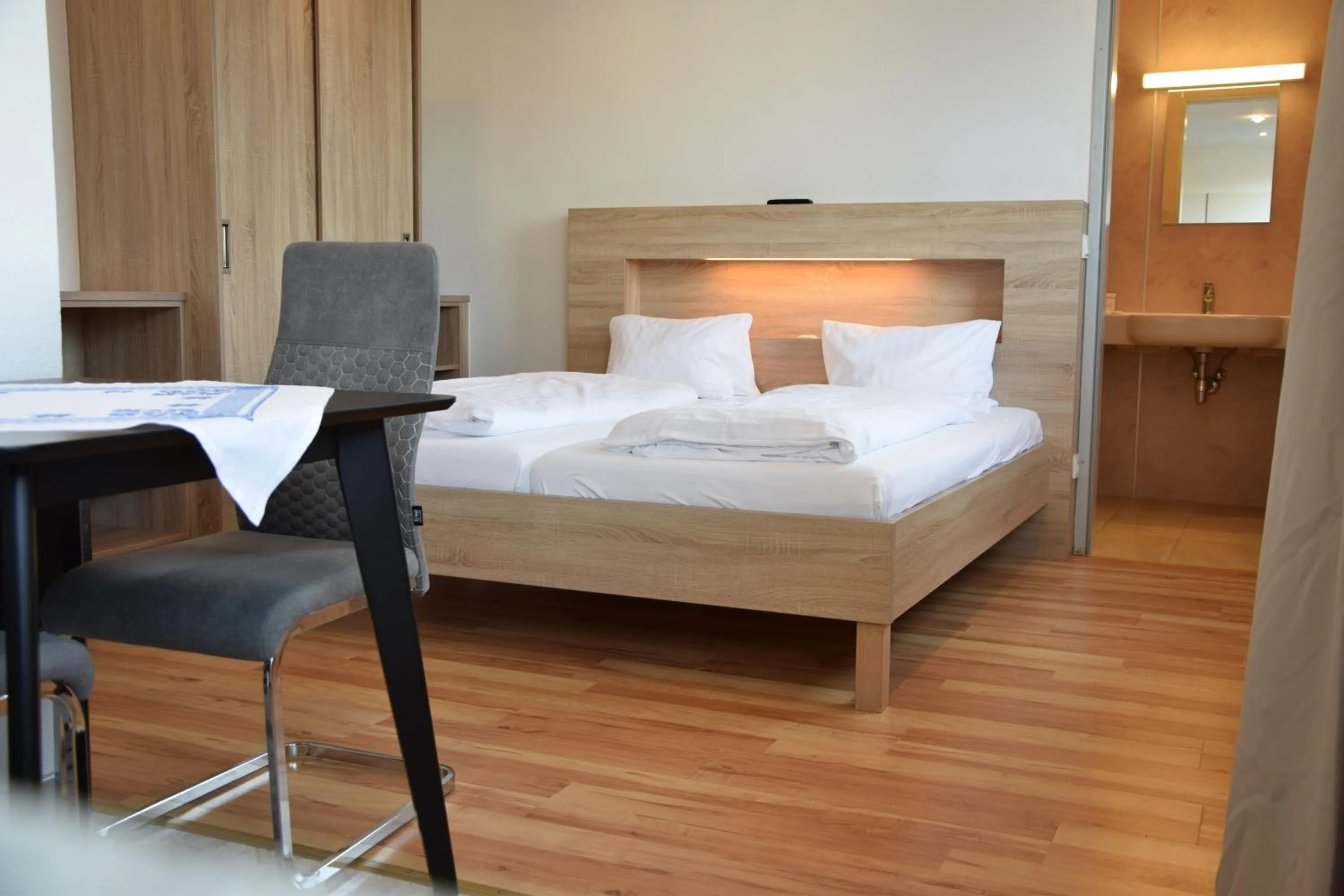 Bathroom, Bed in Appartmenthaus Rosenhof