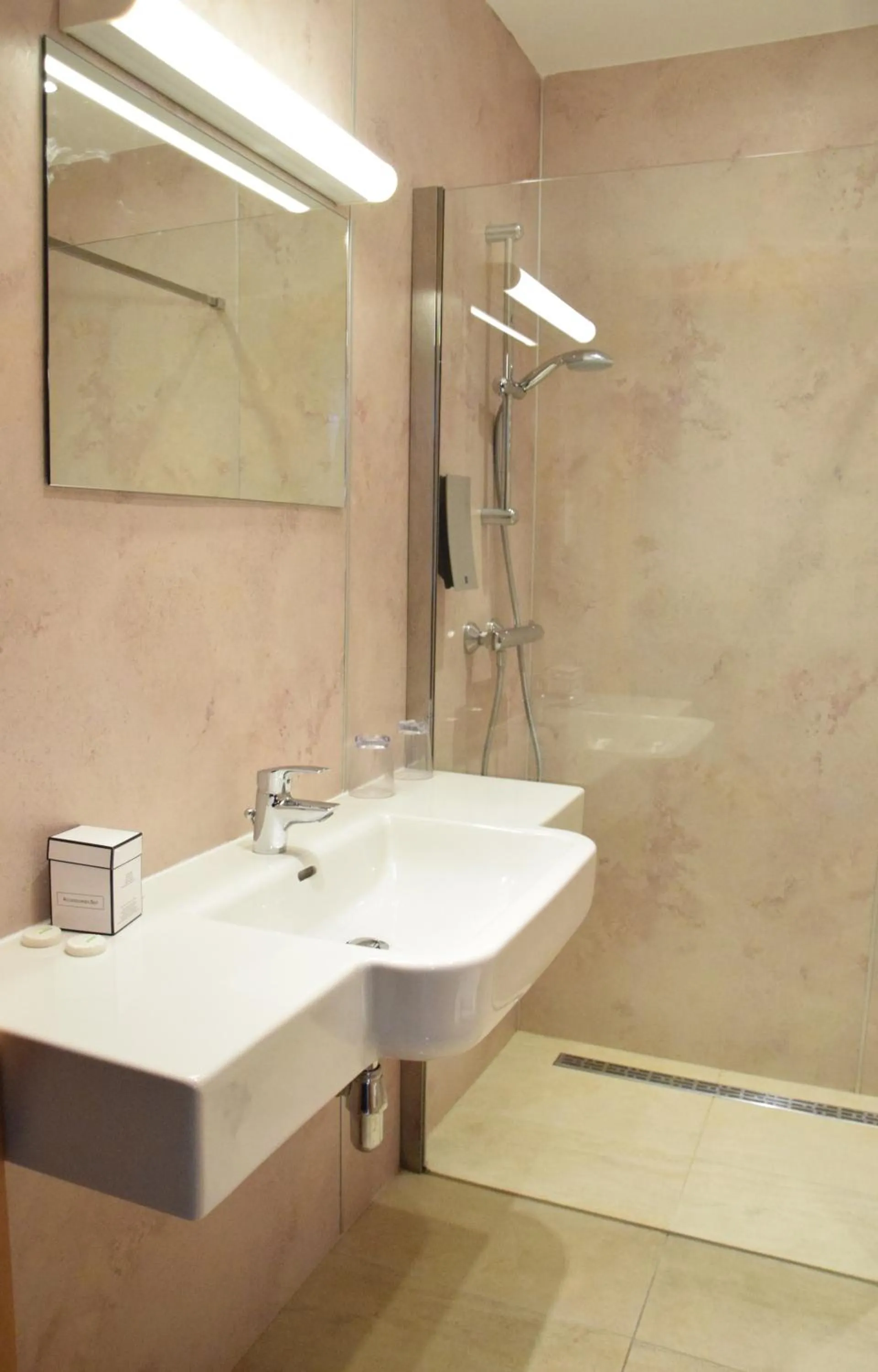 Shower in Appartmenthaus Rosenhof