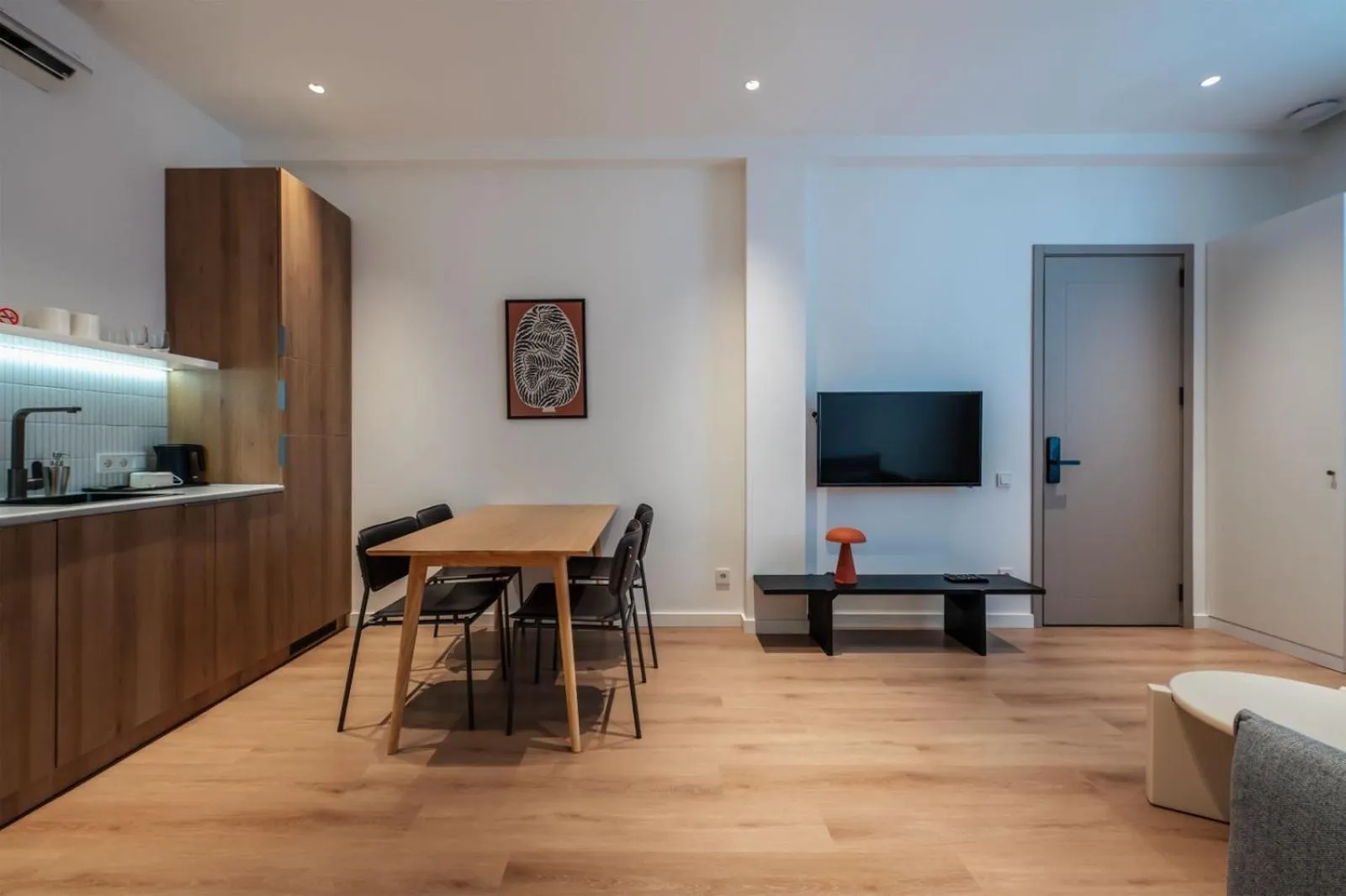 Communal lounge/ TV room in Artifact Apart Hotel