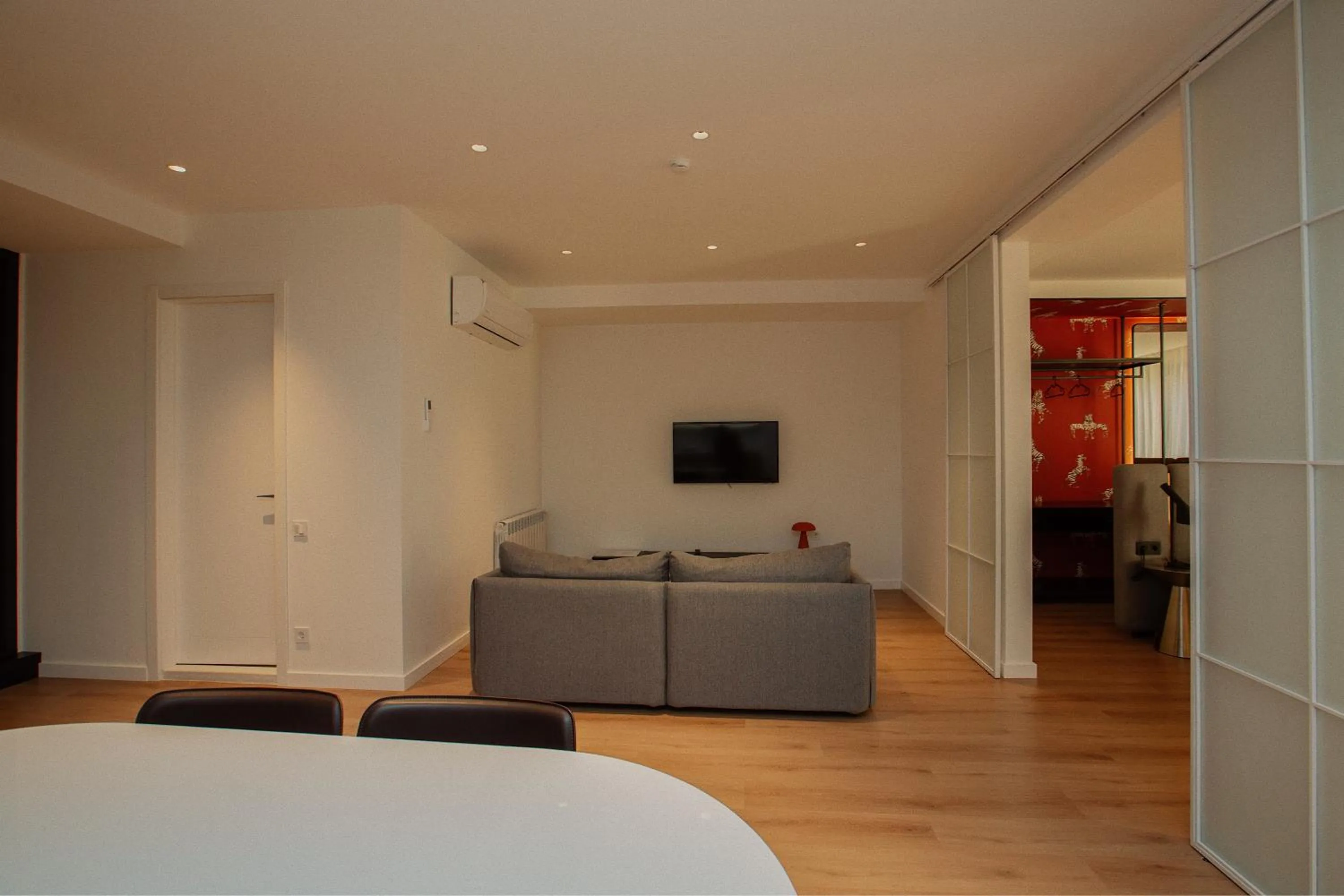 Communal lounge/ TV room in Artifact Apart Hotel