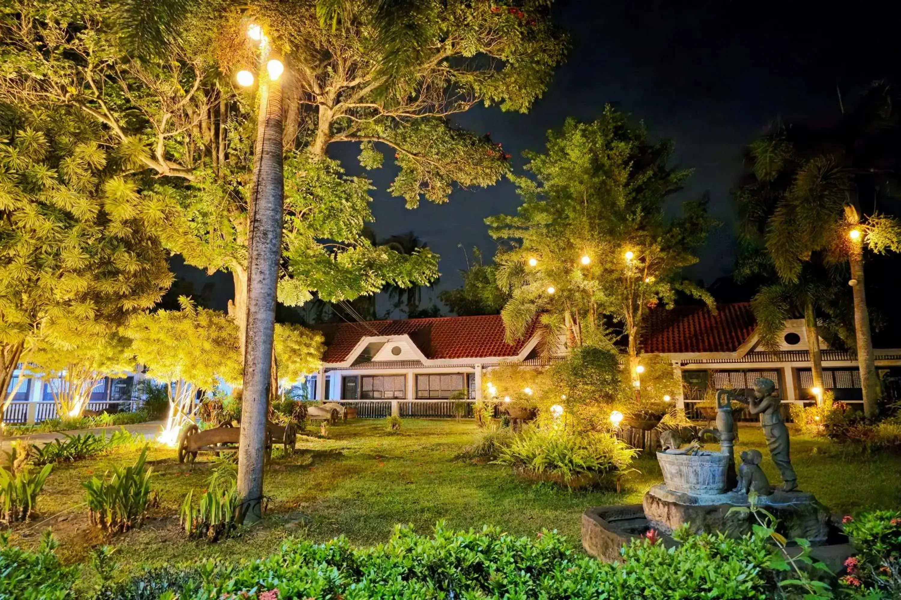 Garden view in Grand Villa Laguna Garden view in Grand Villa Laguna