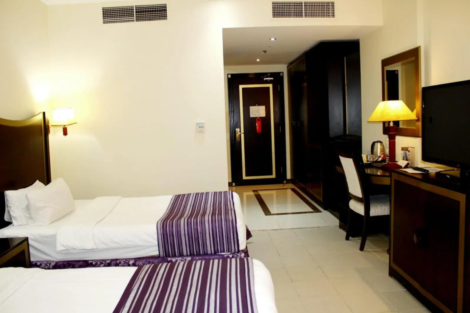 Bedroom, Bed in Tourist Hotel