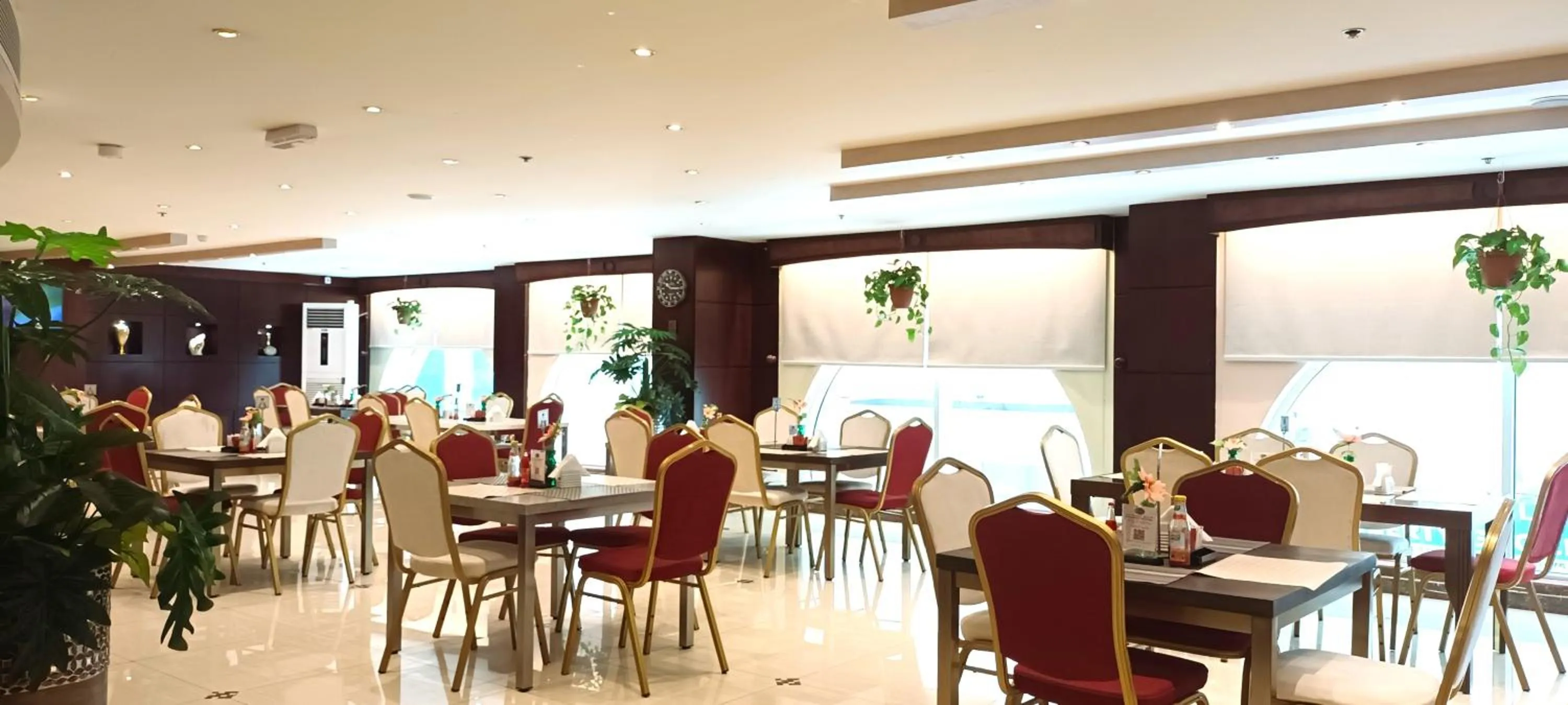 Restaurant/places to eat in Tourist Hotel