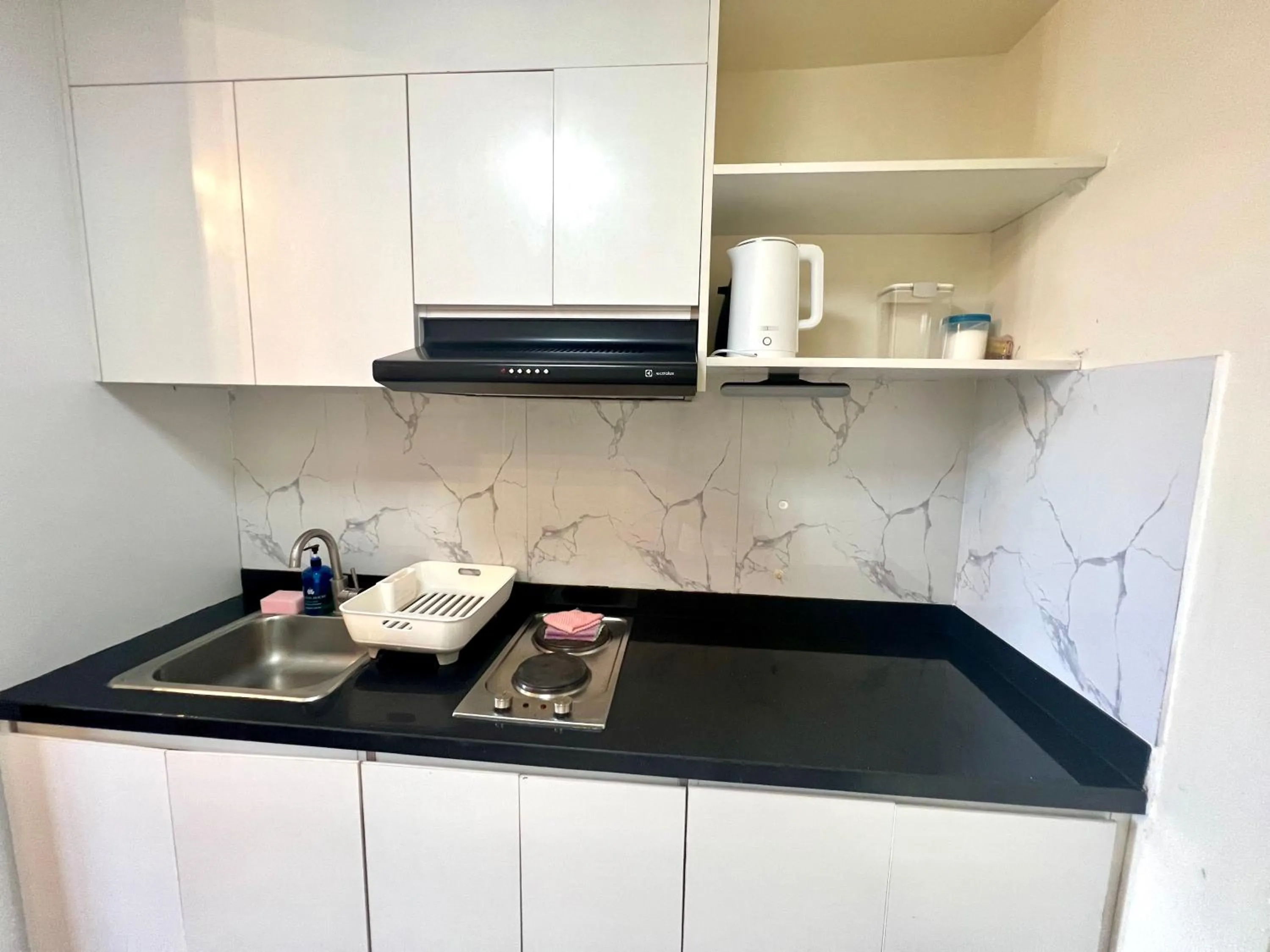 Coffee/tea facilities in Grand Residences by Isla Stays