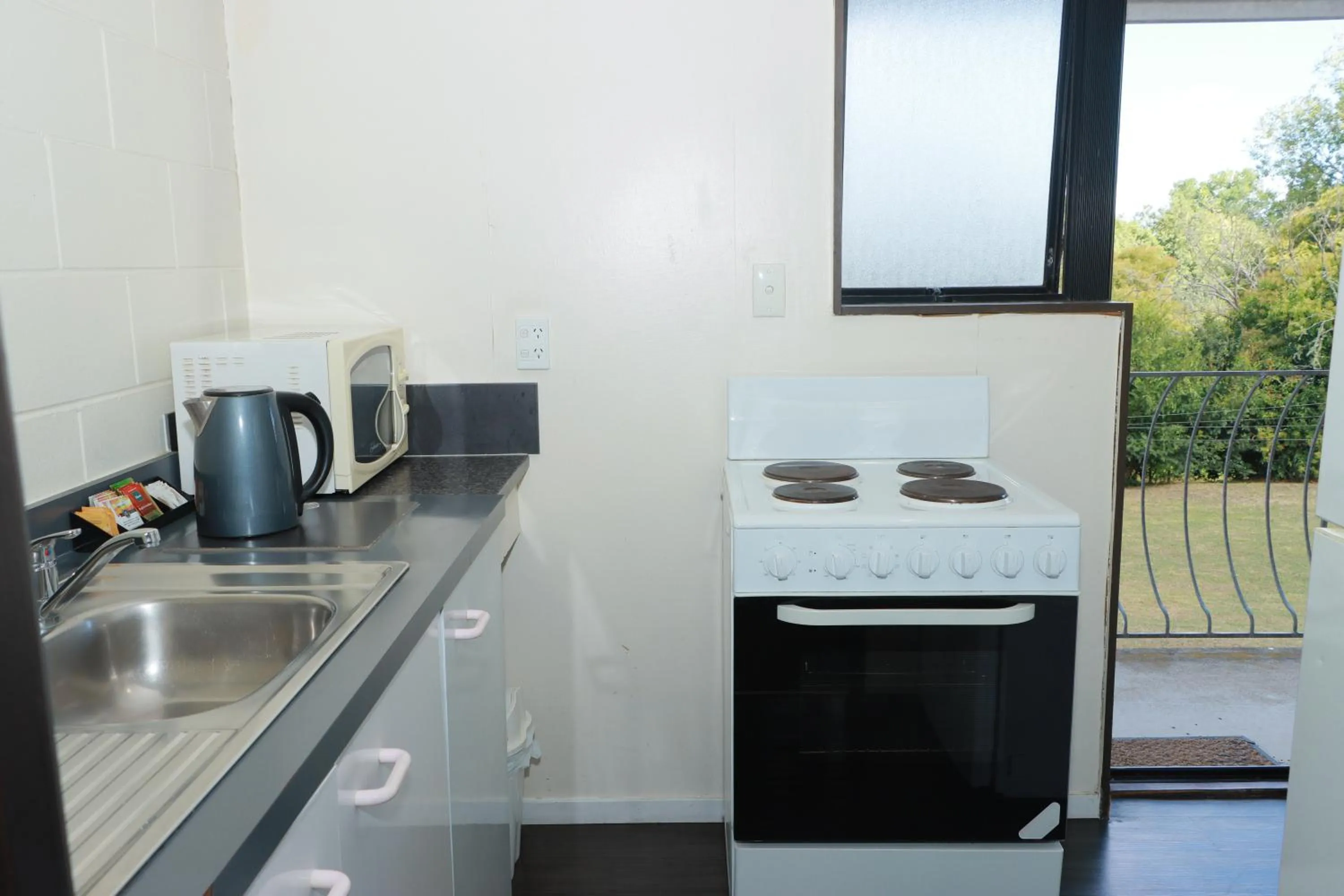 Kitchen or kitchenette in Drury Motor Lodge