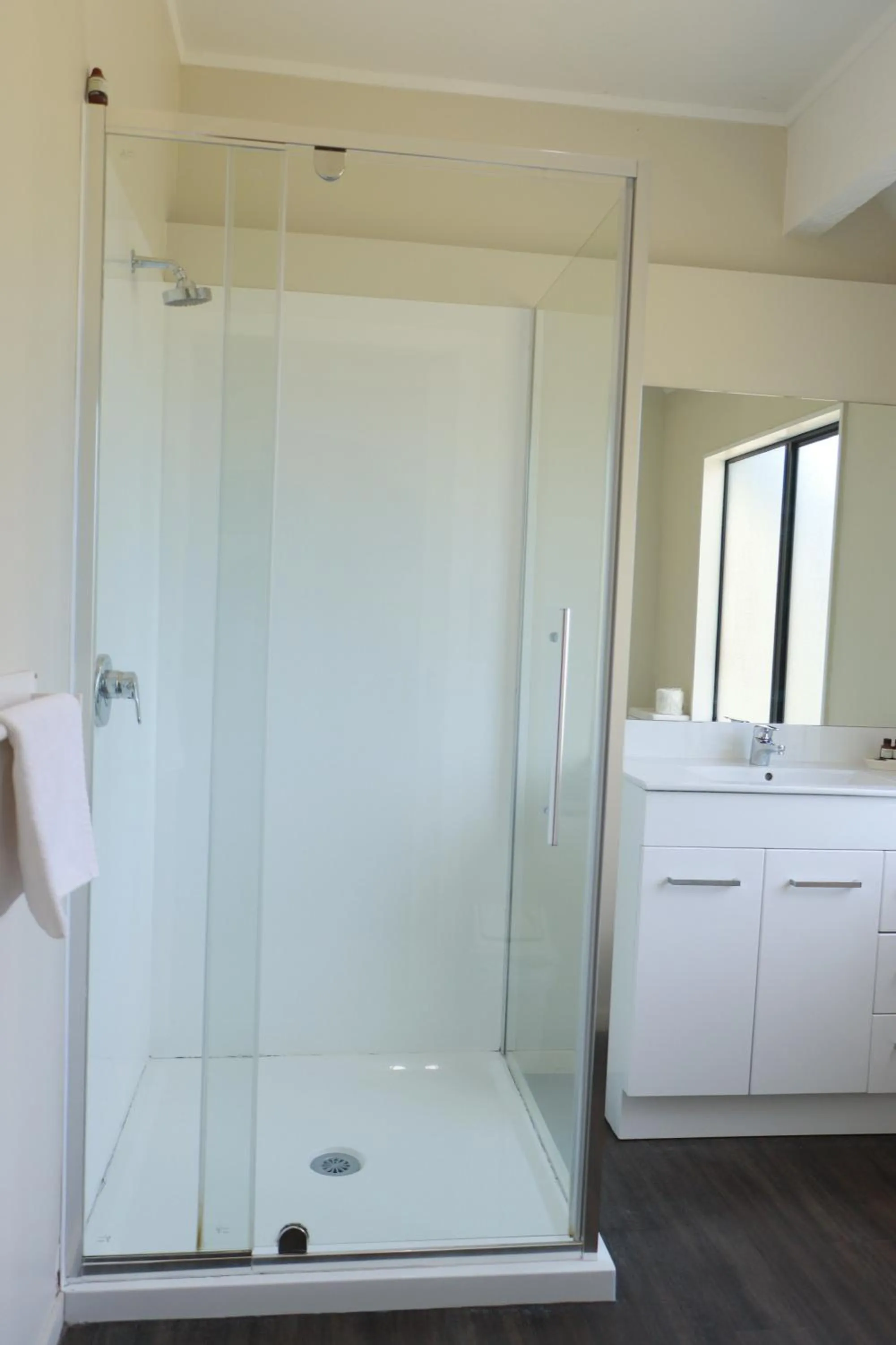 Shower in Drury Motor Lodge