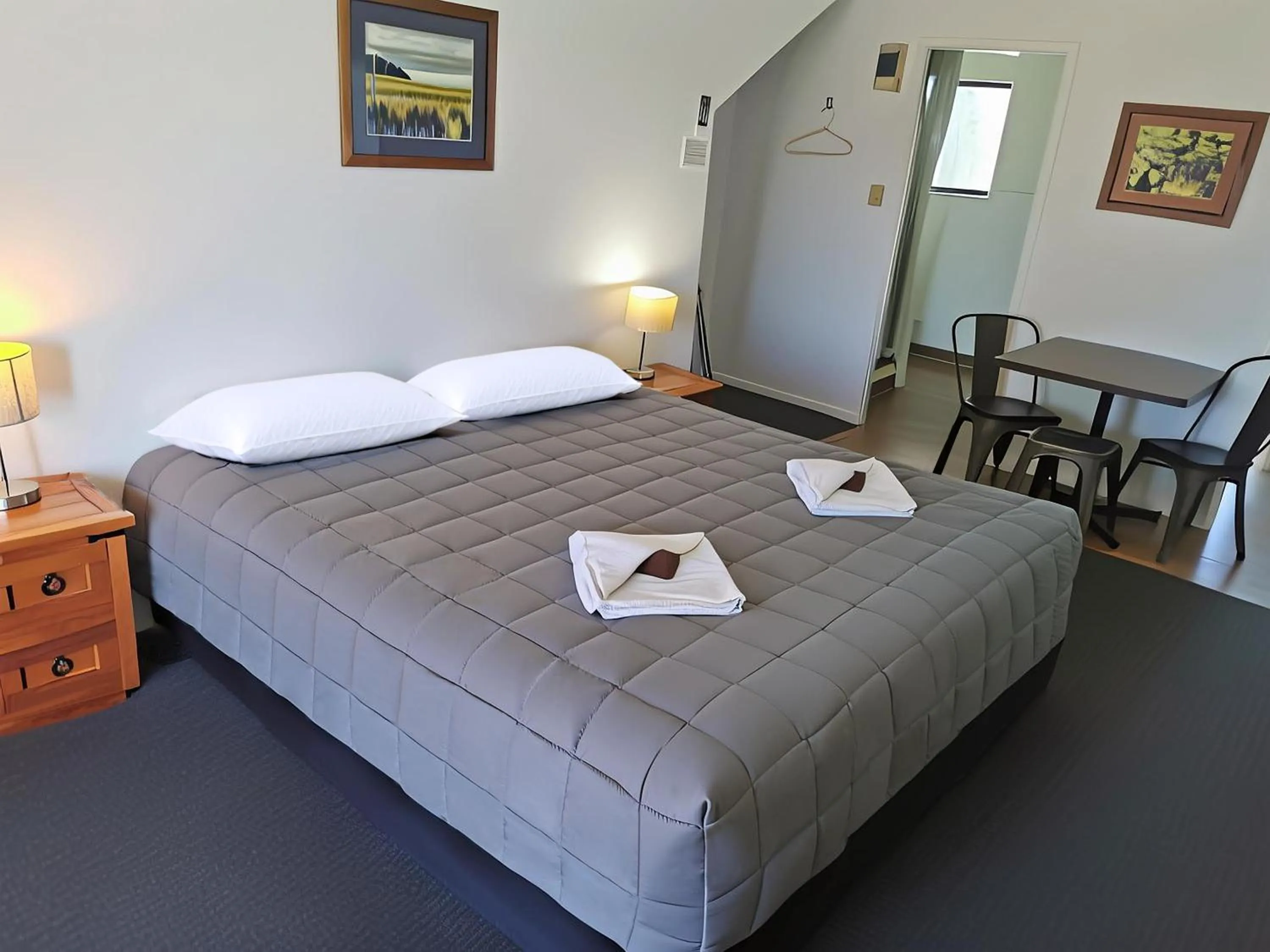 Bed in Drury Motor Lodge