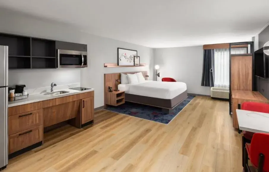 Bed in Hawthorn Extended Stay by Wyndham Knoxville Bed in Hawthorn Extended Stay by Wyndham Knoxville