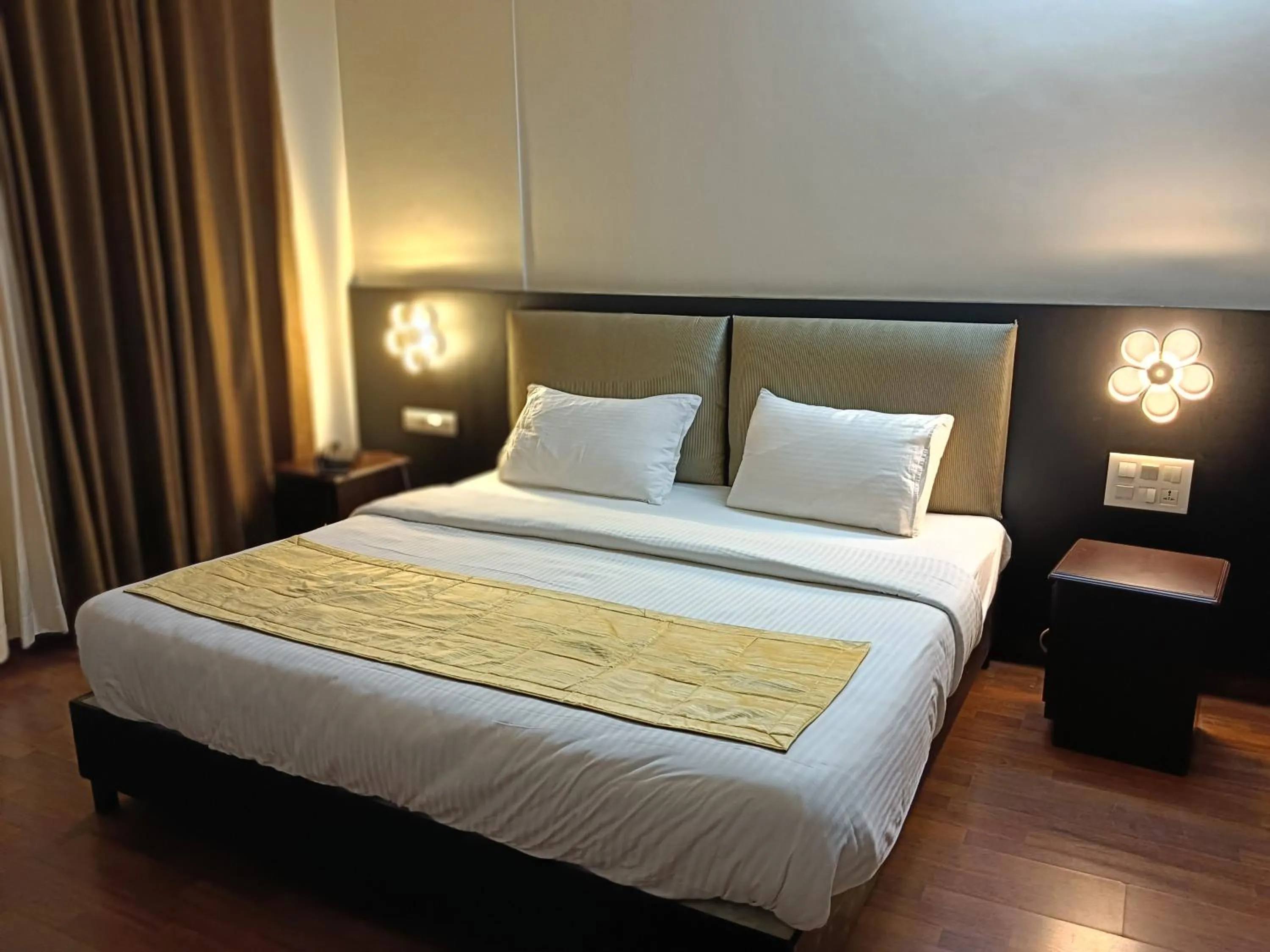 Photo of the whole room, Bed in Malanadu Tourist Home