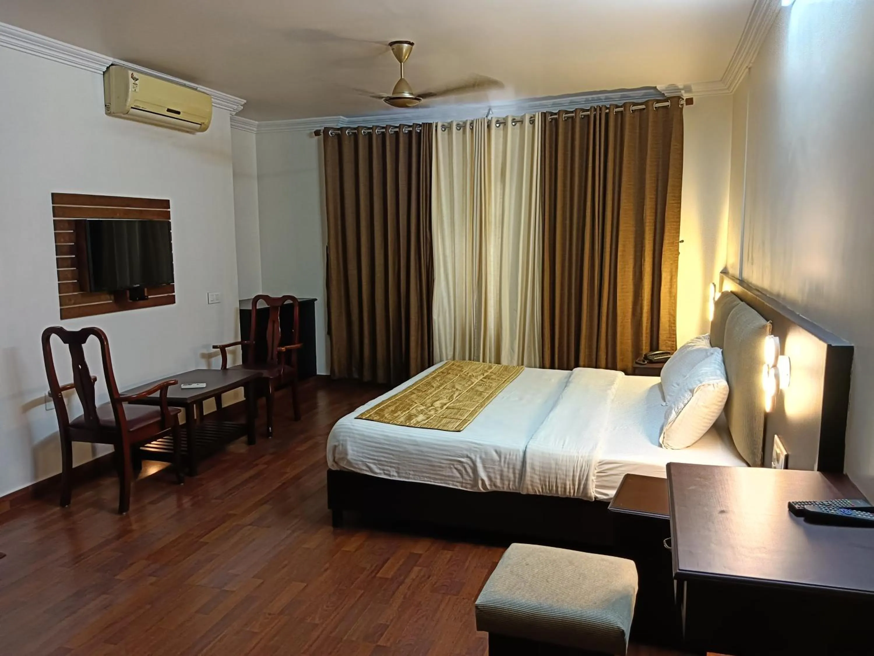 Photo of the whole room, Bed in Malanadu Tourist Home