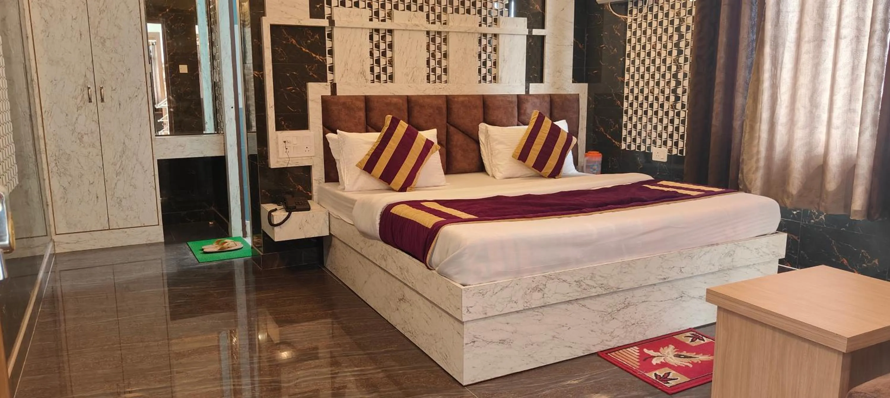 Bed in Hotel Sunshine