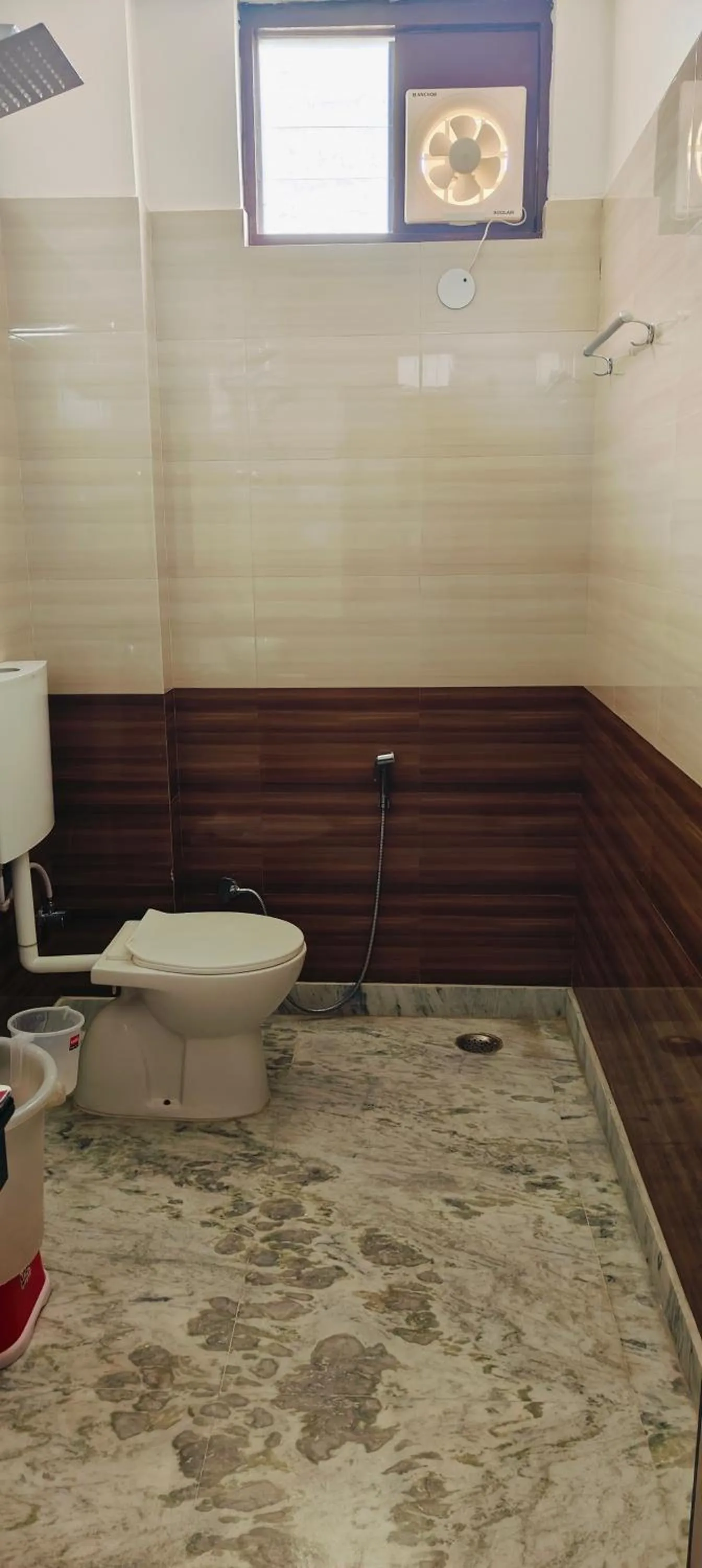 Toilet in Hotel Sunshine