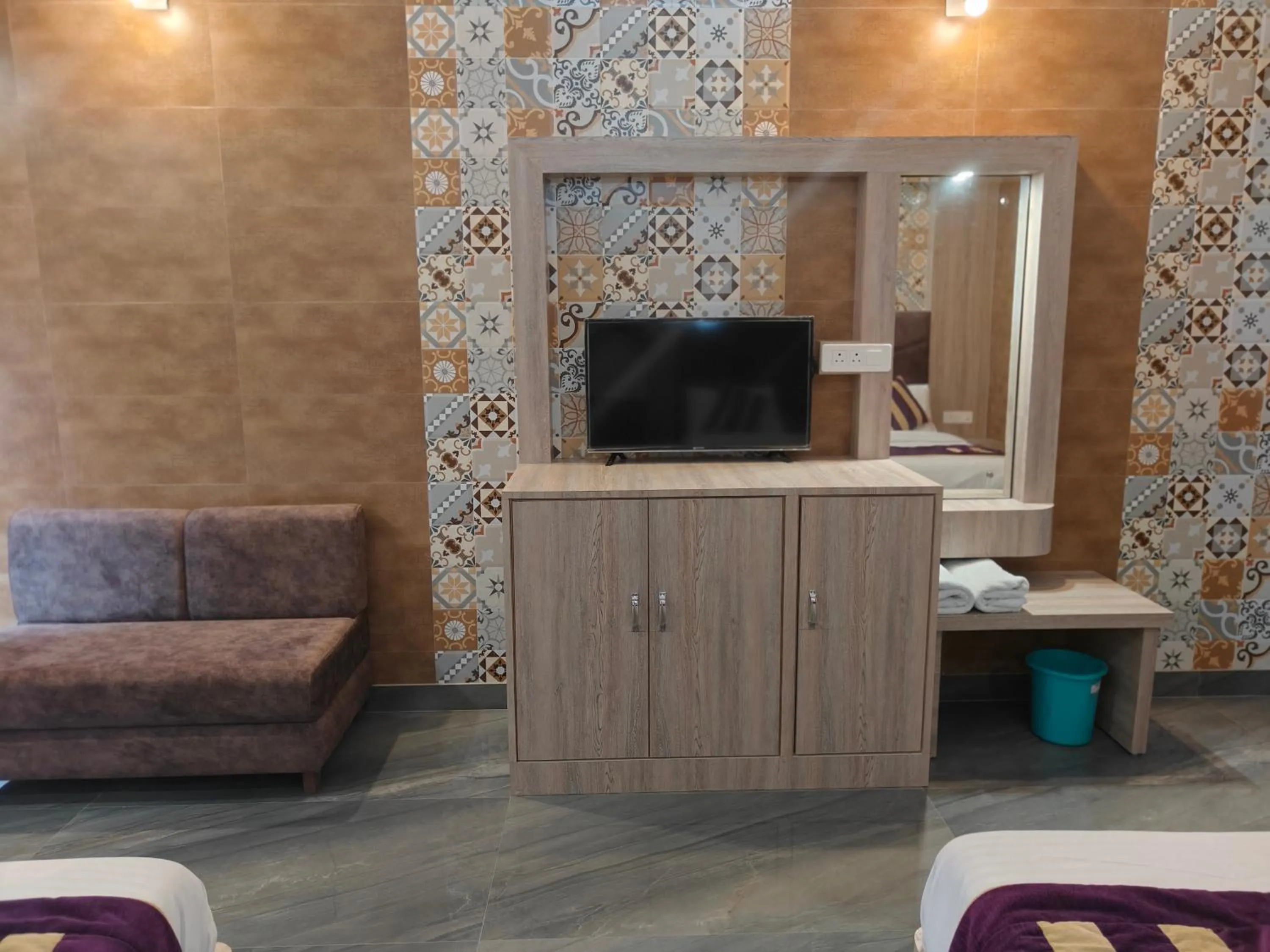 TV and multimedia in Hotel Sunshine