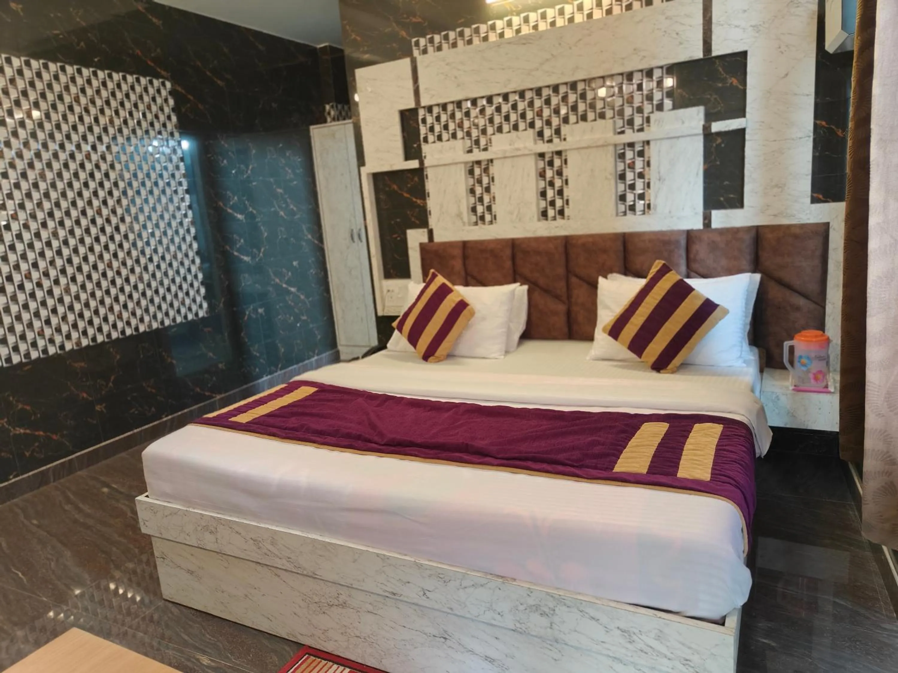 Bed in Hotel Sunshine