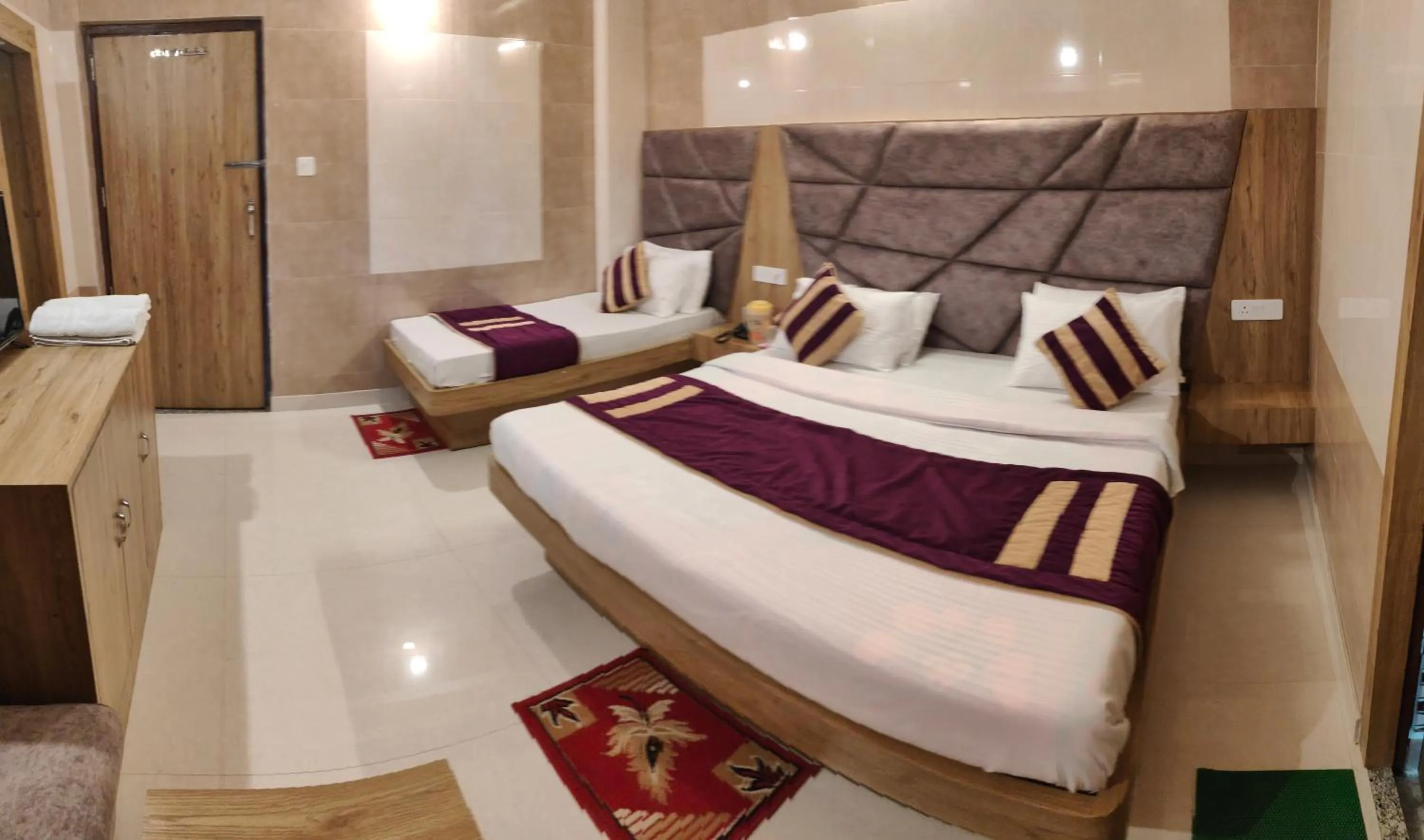 Photo of the whole room, Bed in Hotel Sunshine