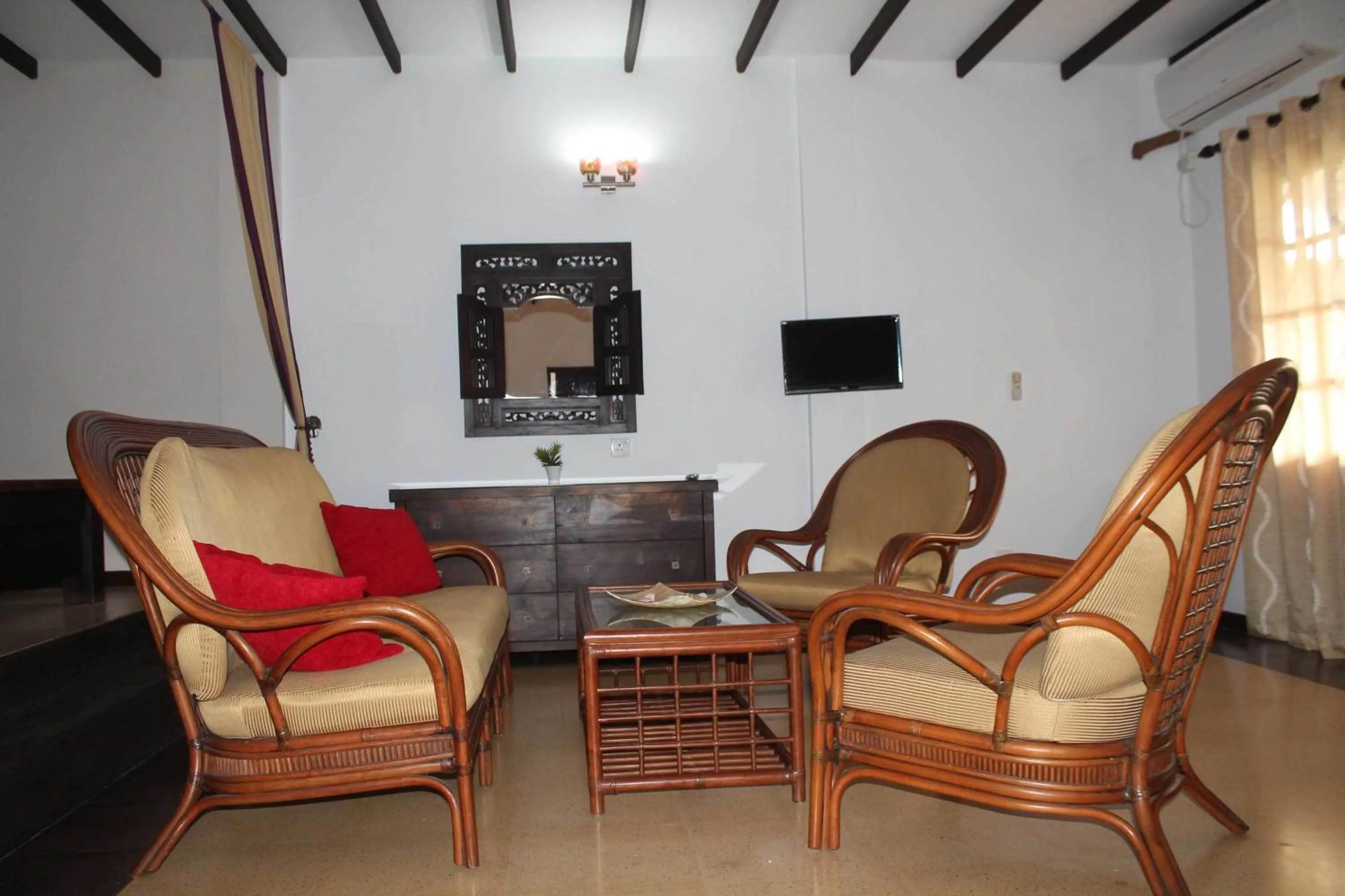 Day in Solomon Beach Hotel