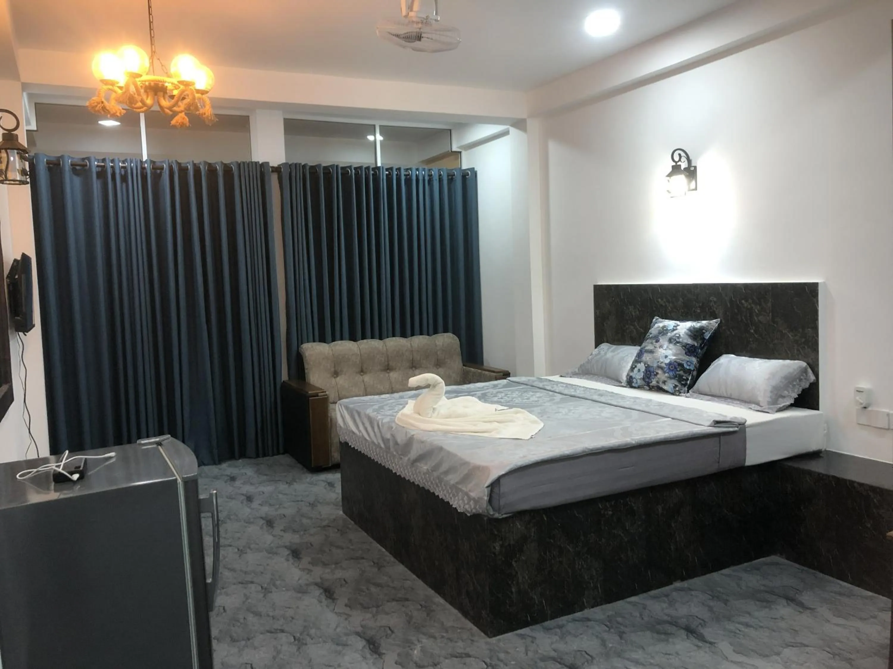 Bedroom, Bed in Solomon Beach Hotel