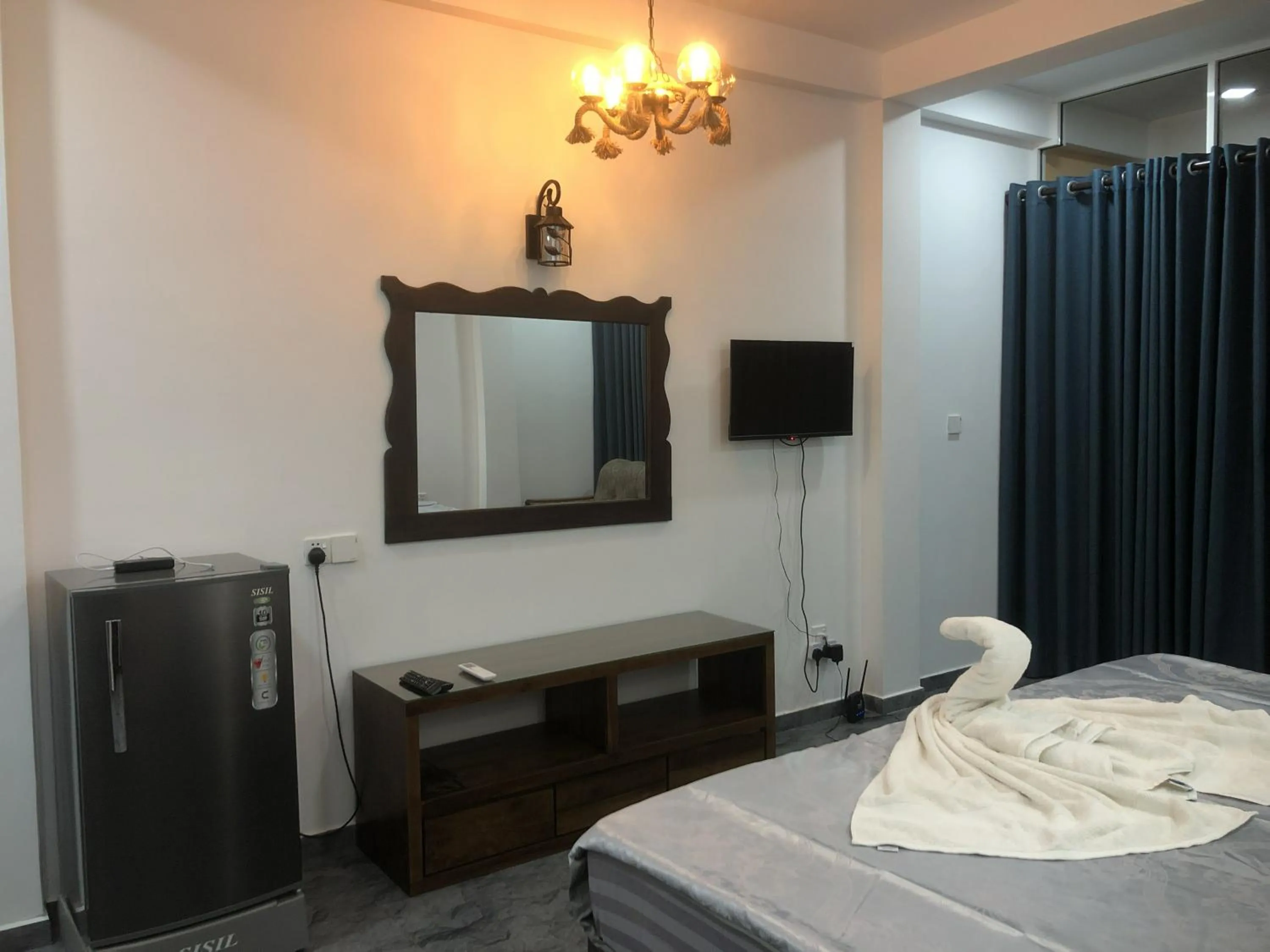 Bedroom, Bed in Solomon Beach Hotel