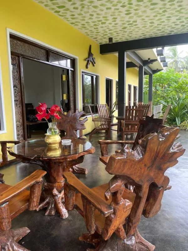 Living room in Solomon Beach Hotel