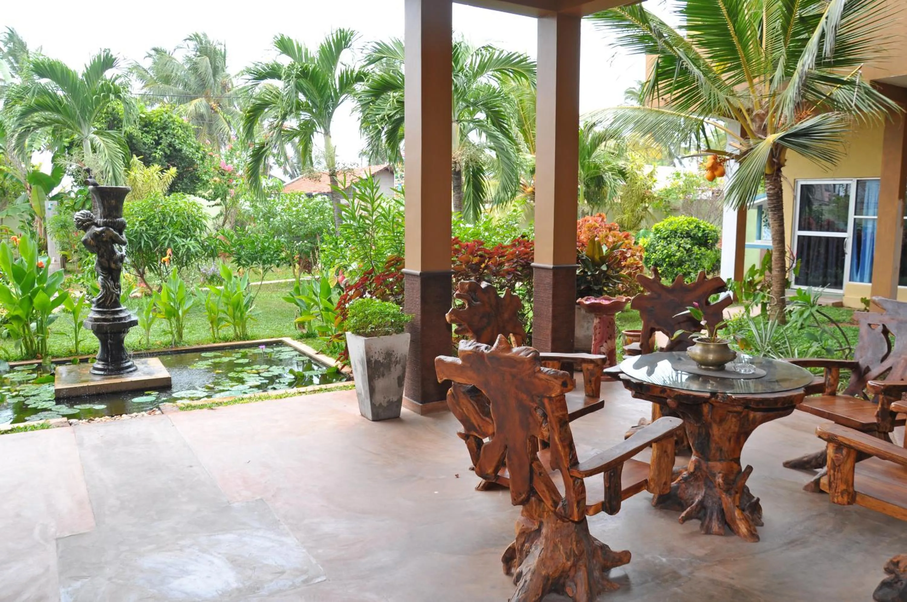 Property building in Solomon Beach Hotel