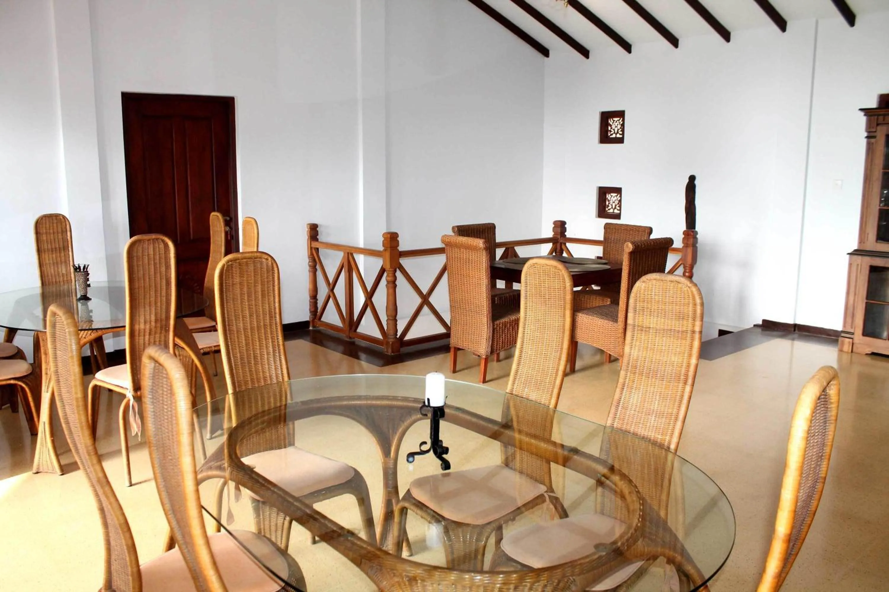 Restaurant/places to eat in Solomon Beach Hotel