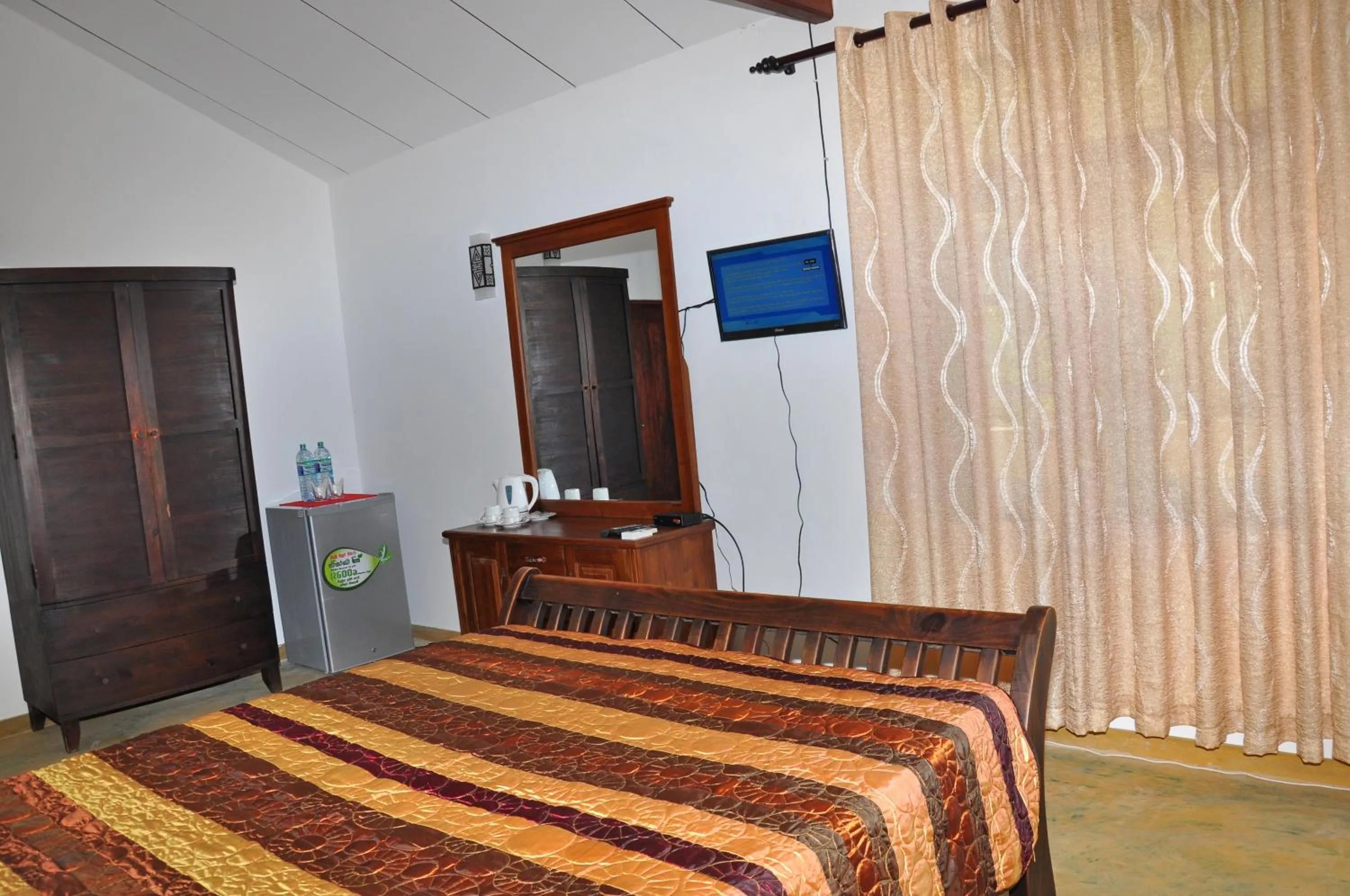 Photo of the whole room, Bed in Solomon Beach Hotel