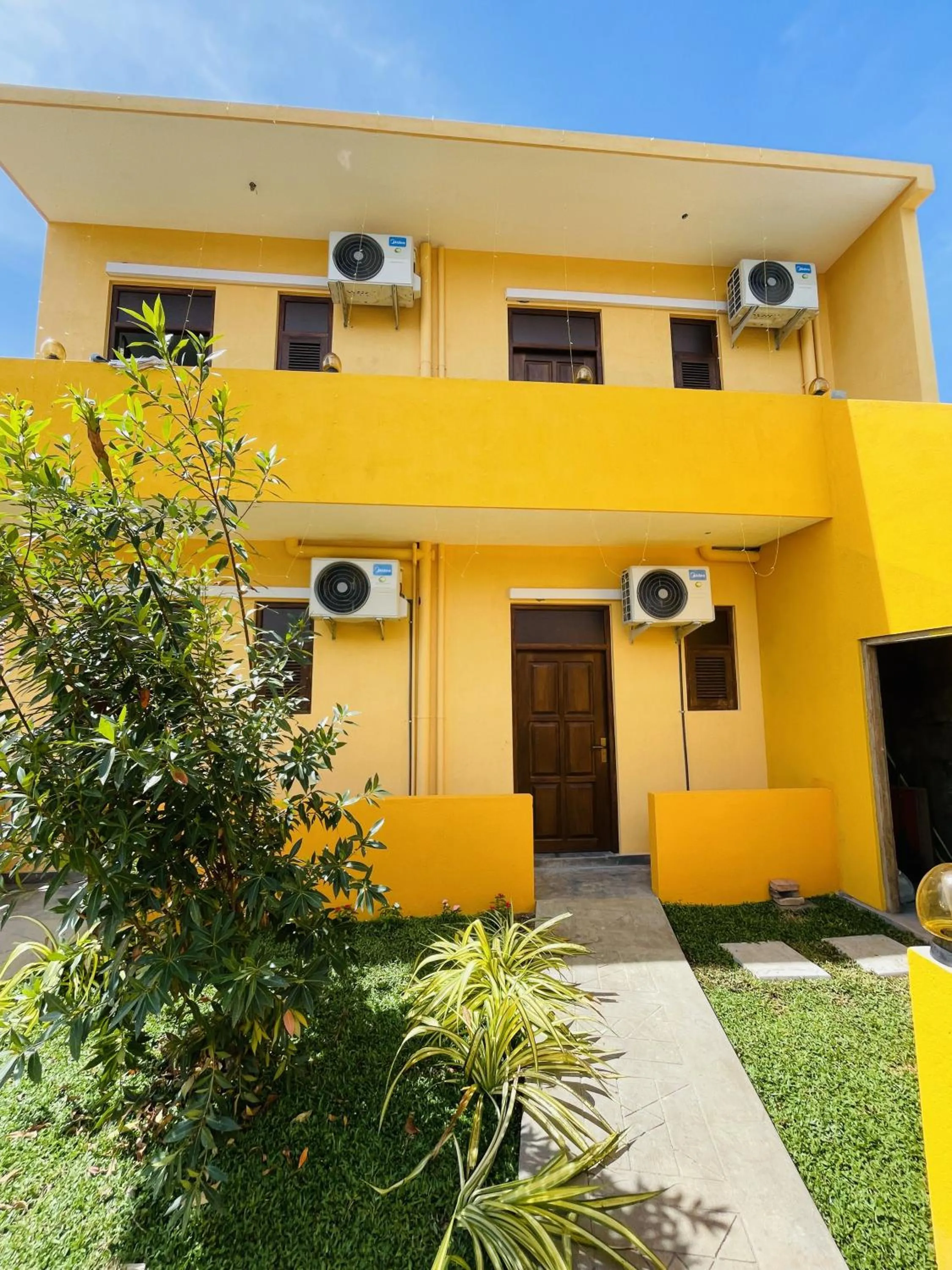 Property building in Solomon Beach Hotel