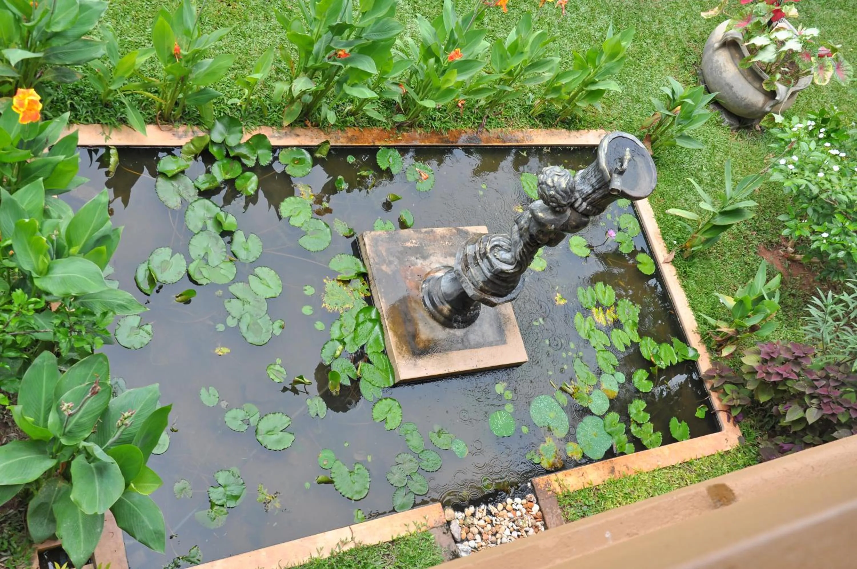 Property building in Solomon Beach Hotel