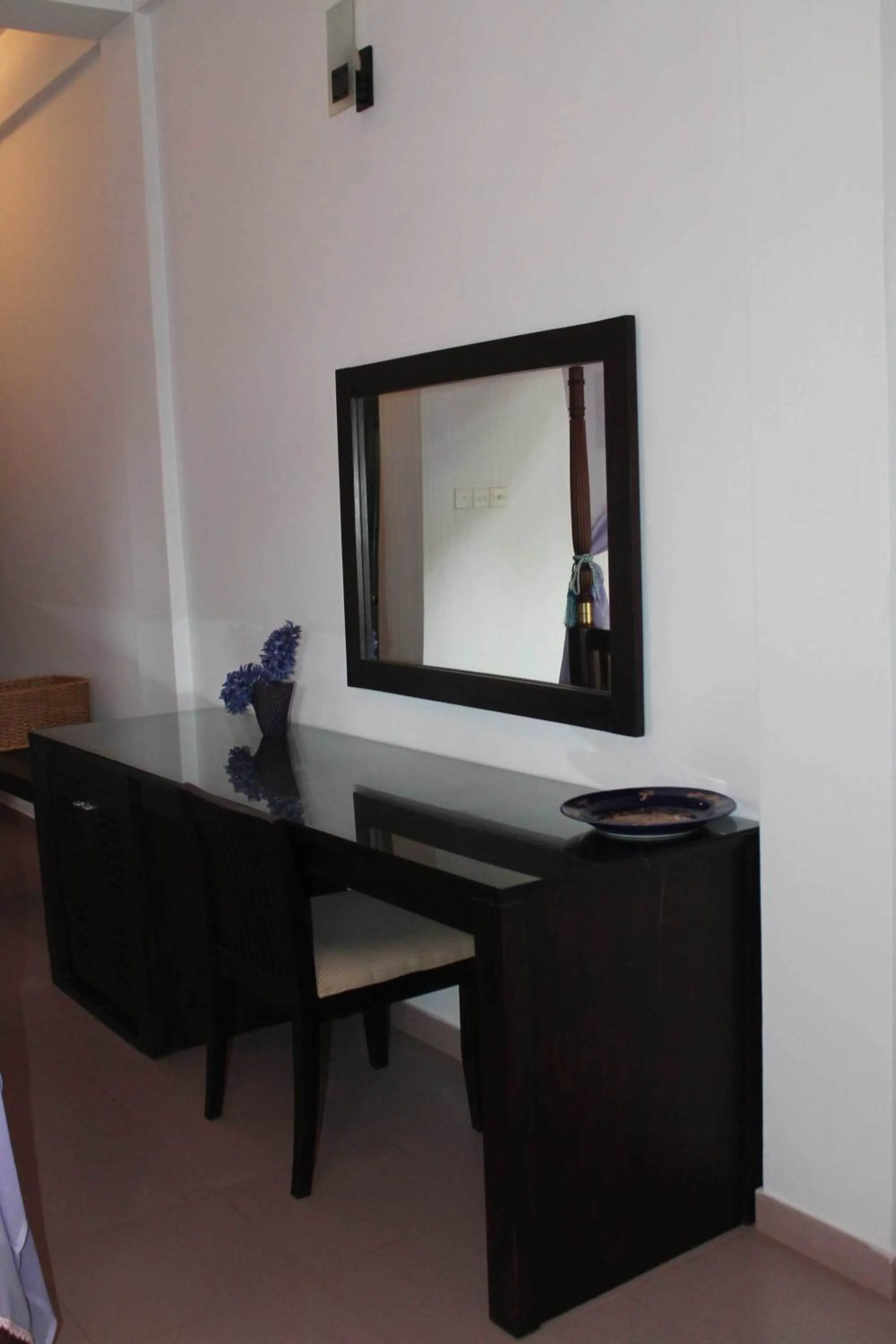 Decorative detail in Solomon Beach Hotel