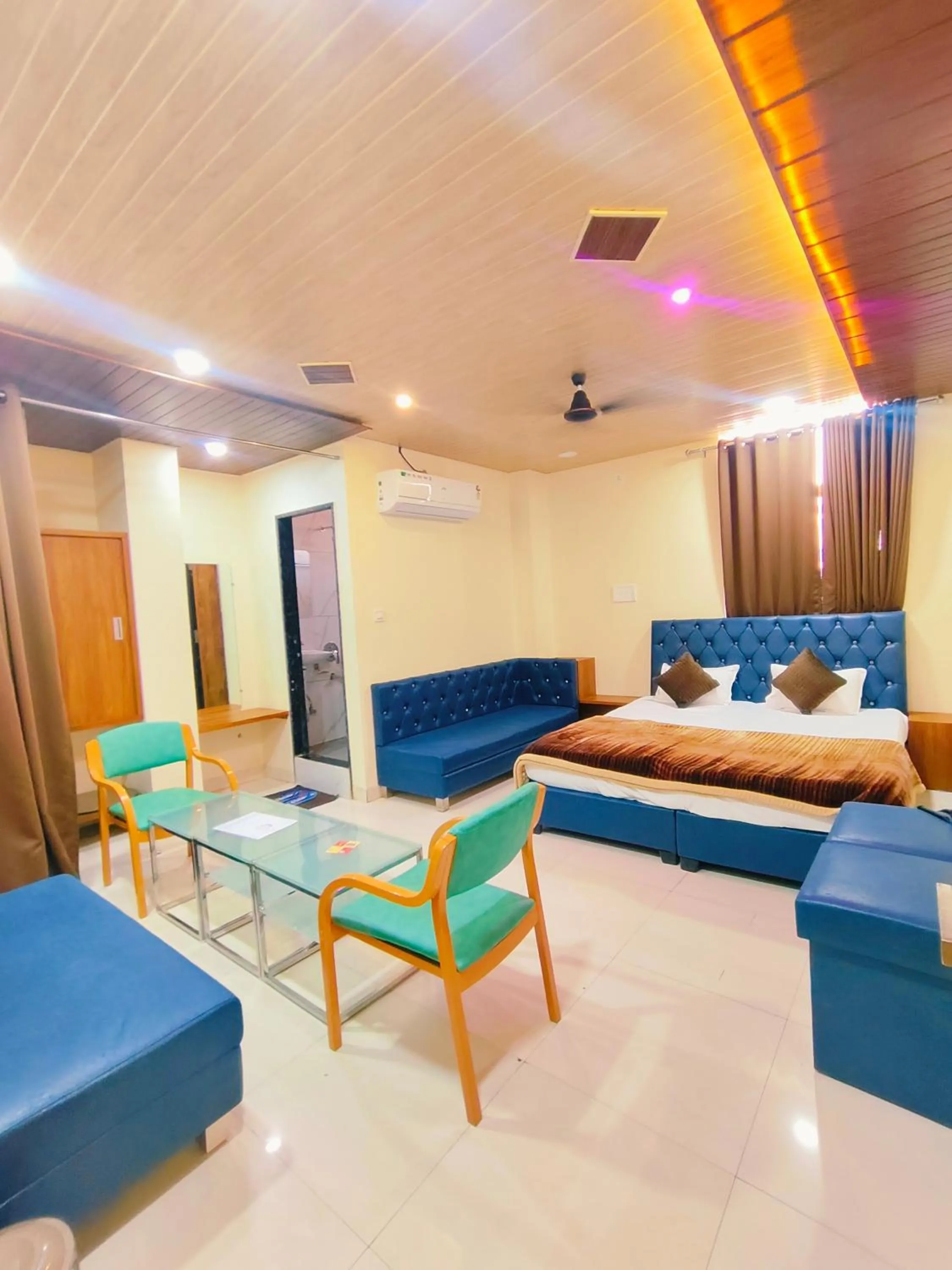 Bedroom, Bed in Shri Shiv Ganga Bhakt Niwas