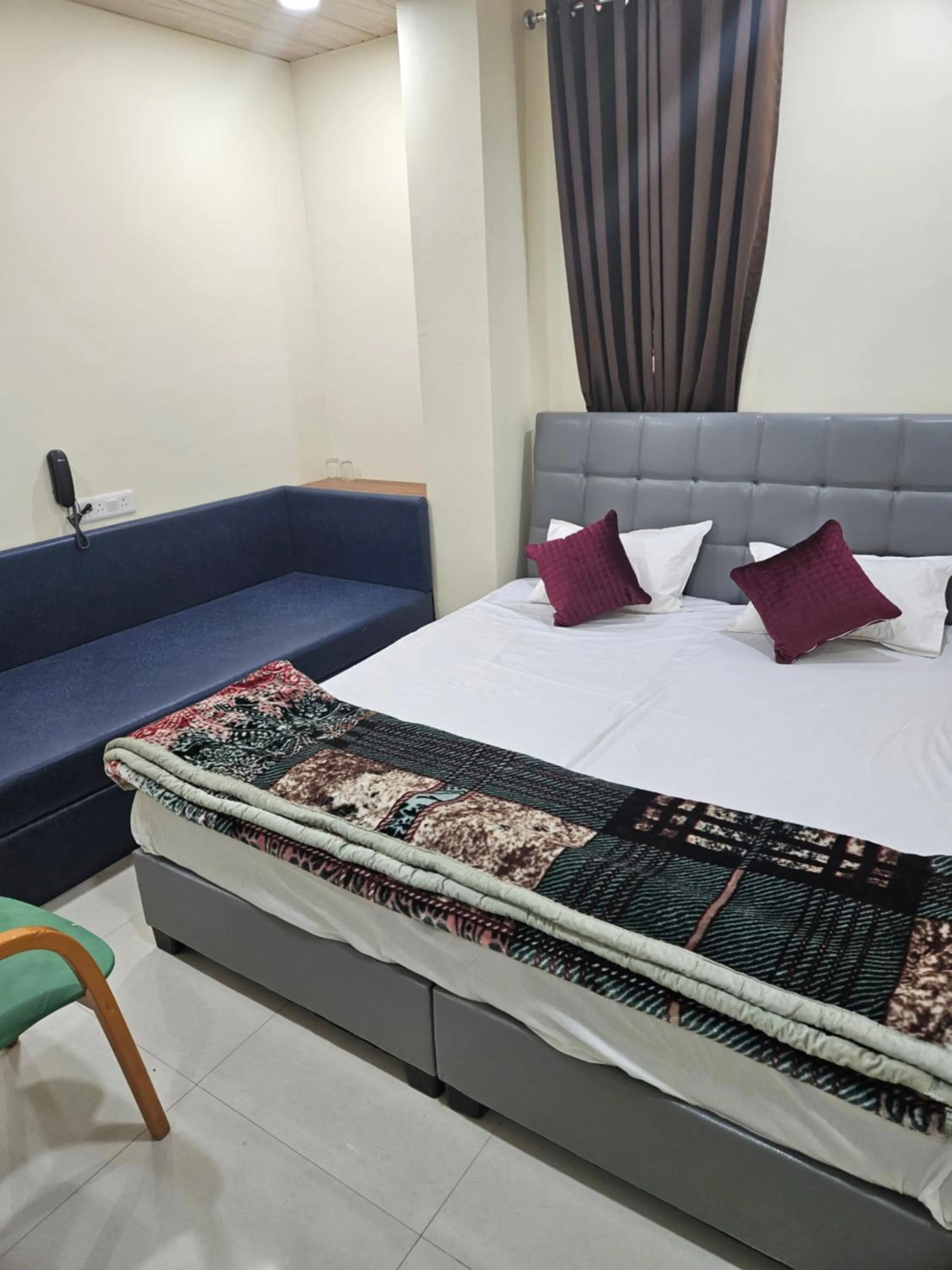 Bed in Shri Shiv Ganga Bhakt Niwas