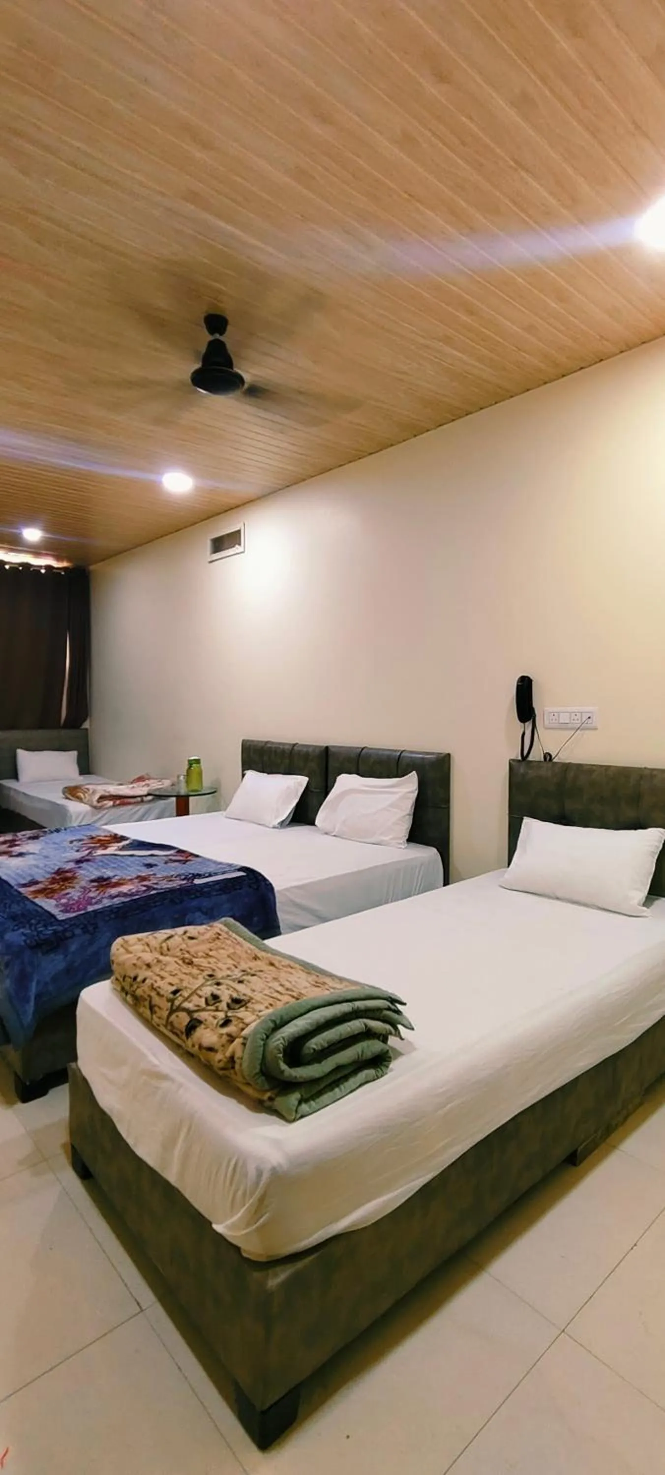 Bed in Shri Shiv Ganga Bhakt Niwas