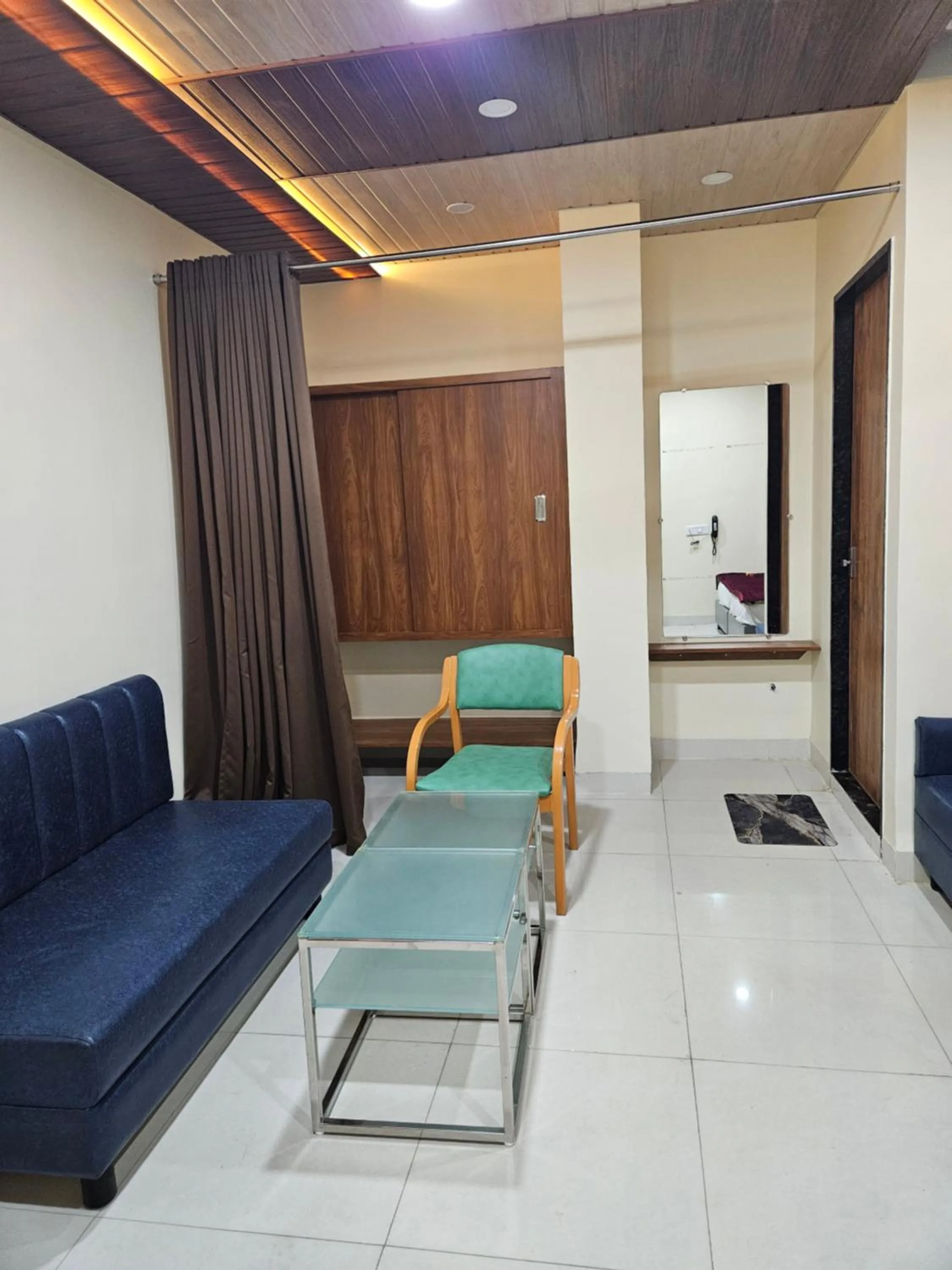 Seating area in Shri Shiv Ganga Bhakt Niwas