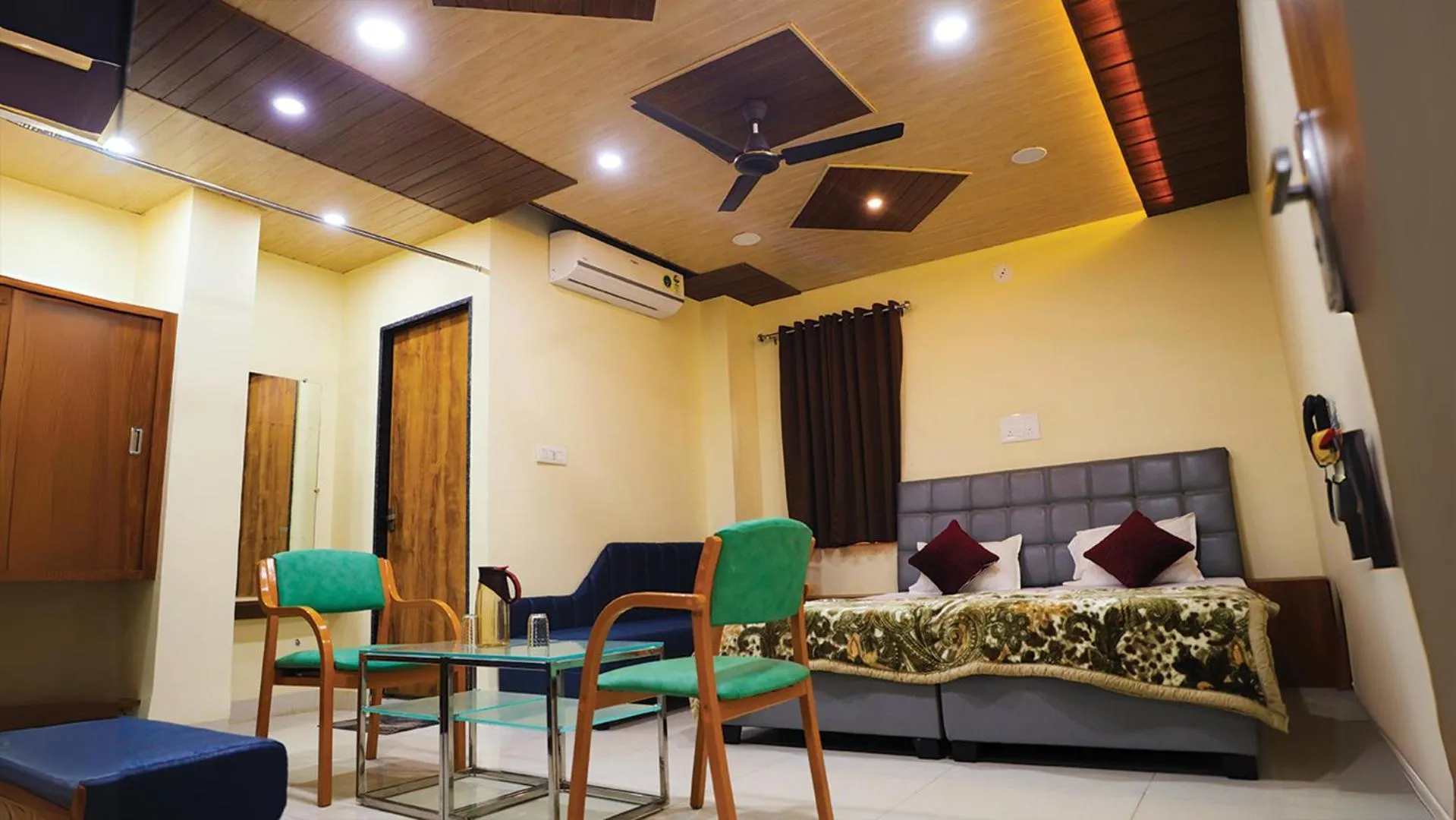 TV and multimedia in Shri Shiv Ganga Bhakt Niwas