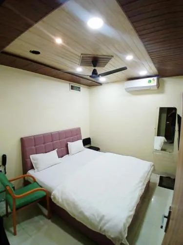 Bed in Shri Shiv Ganga Bhakt Niwas